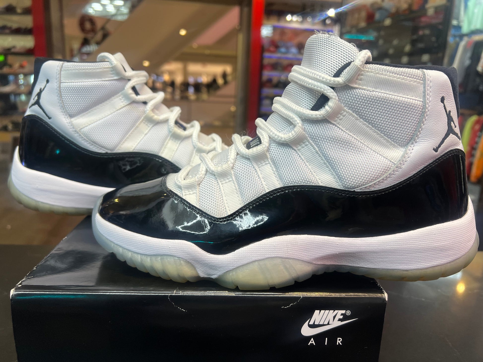 PRE OWNED Jordan 11 Retro Concord (2018)