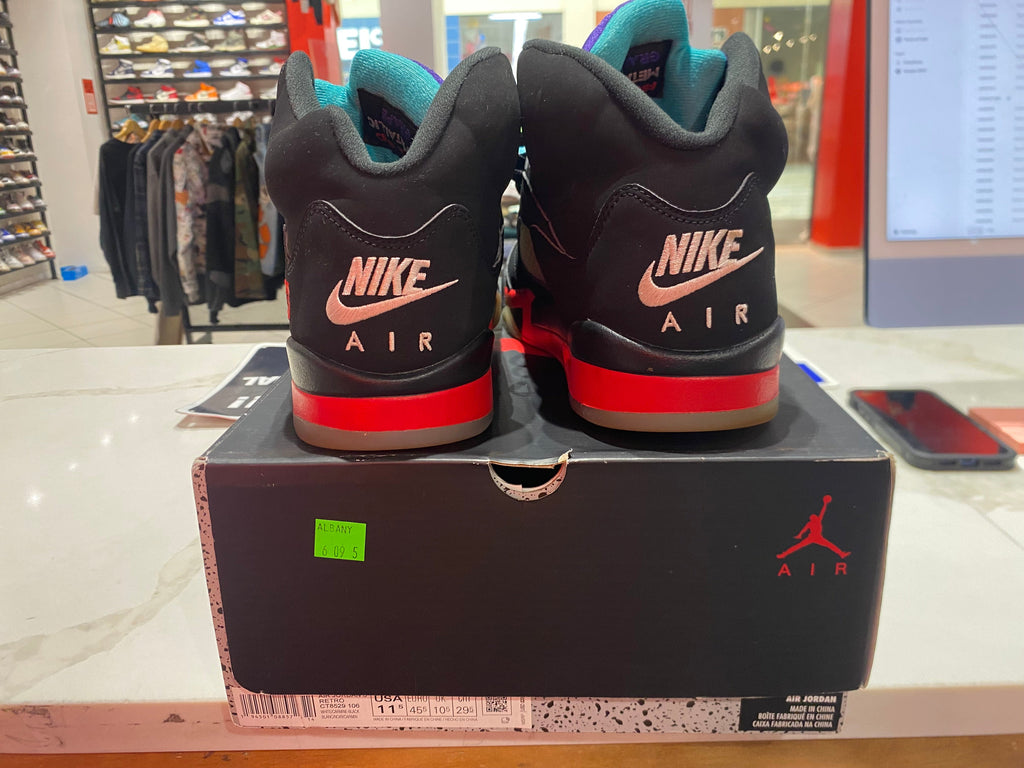 PRE OWNED Jordan 5 Retro Top 3