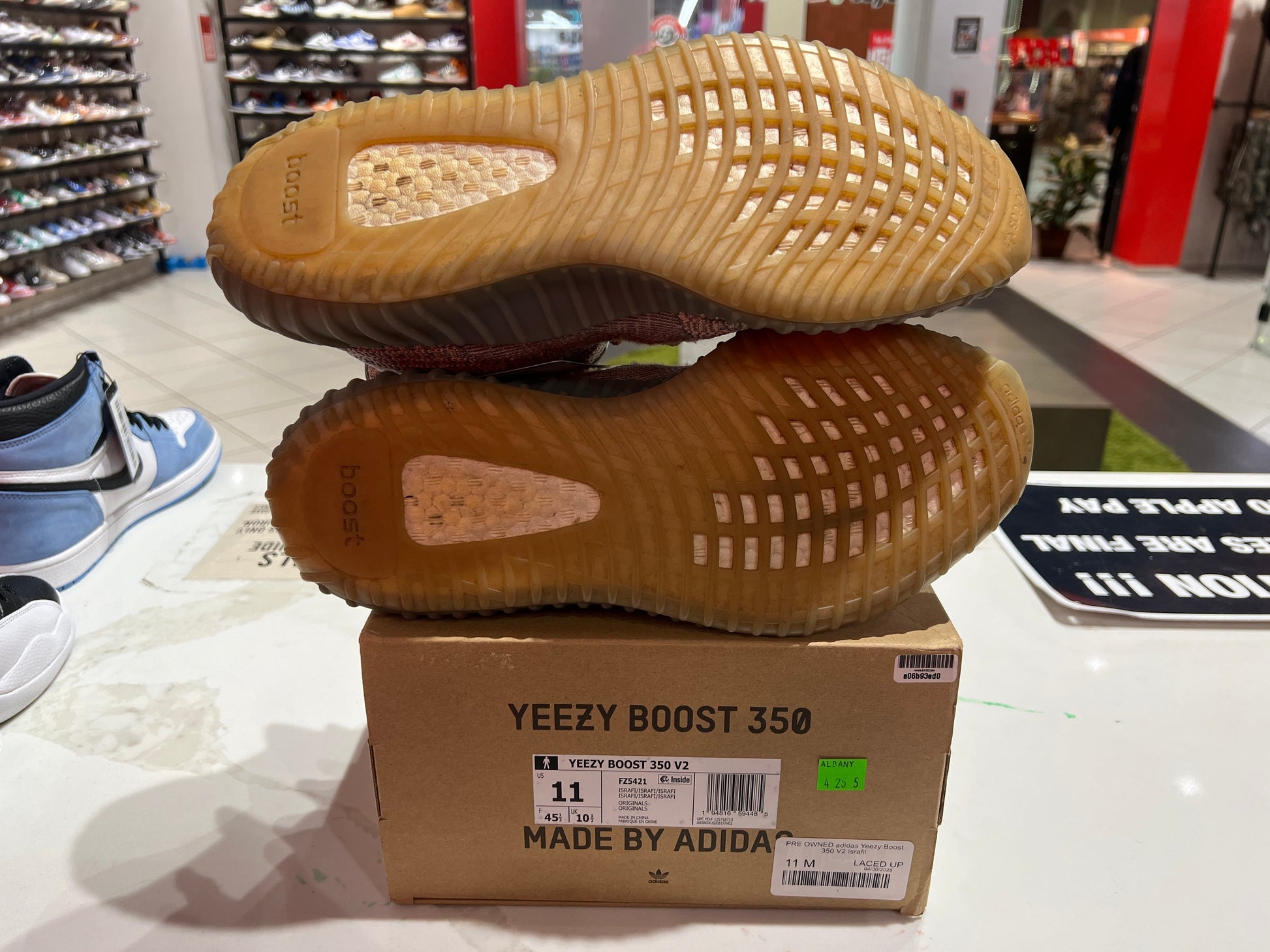 PRE OWNED adidas Yeezy Boost 350 V2 Israfil