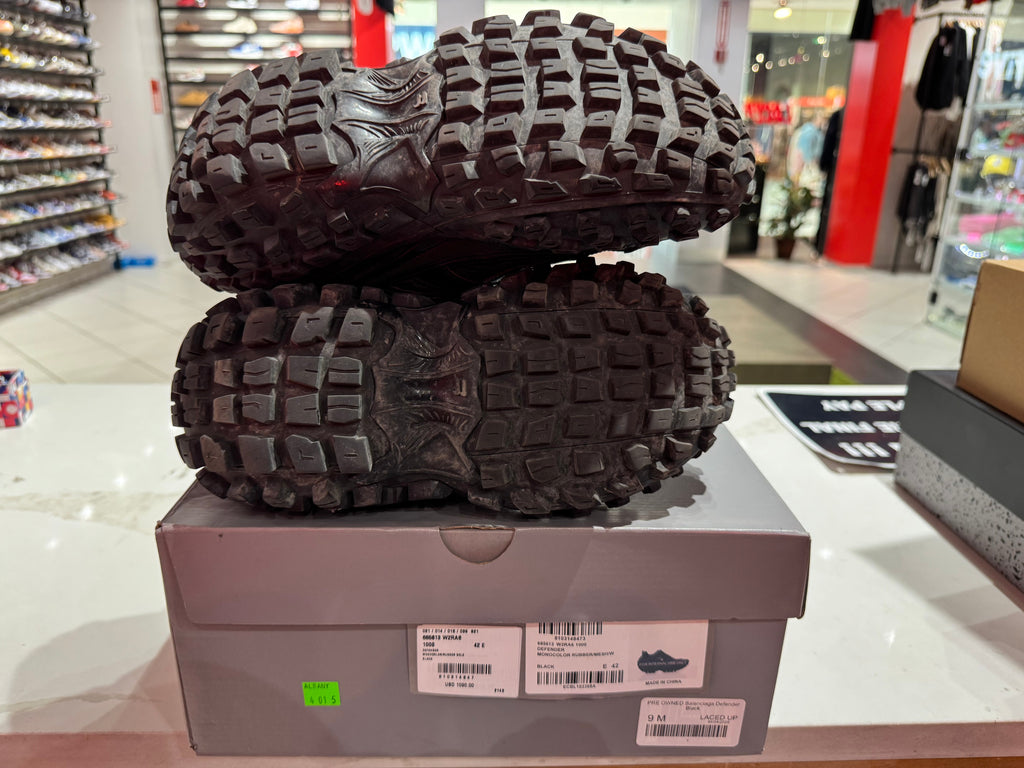 PRE OWNED Balenciaga Defender Blackk