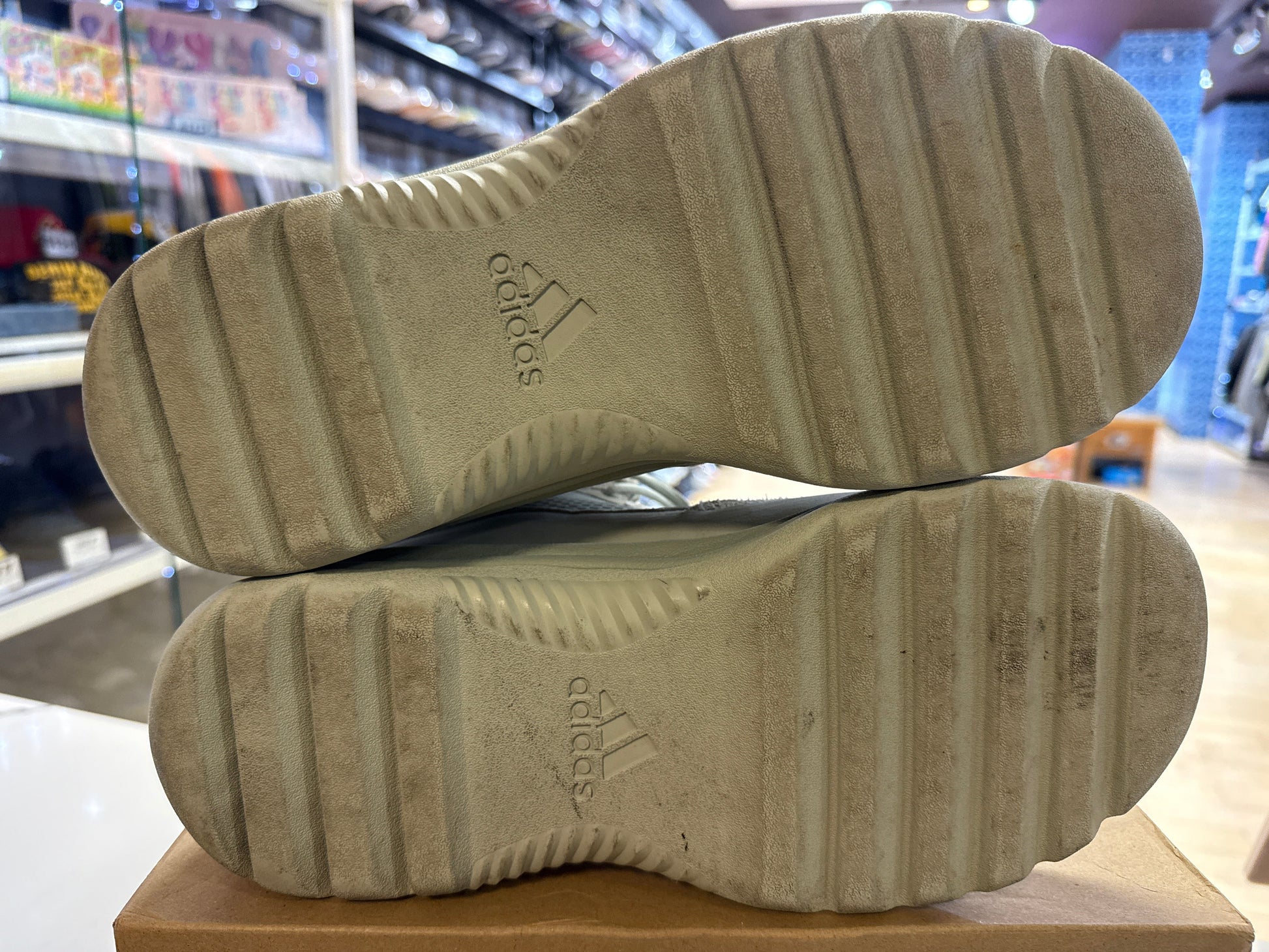 PRE OWNED adidas Yeezy Desert Boot Salt
