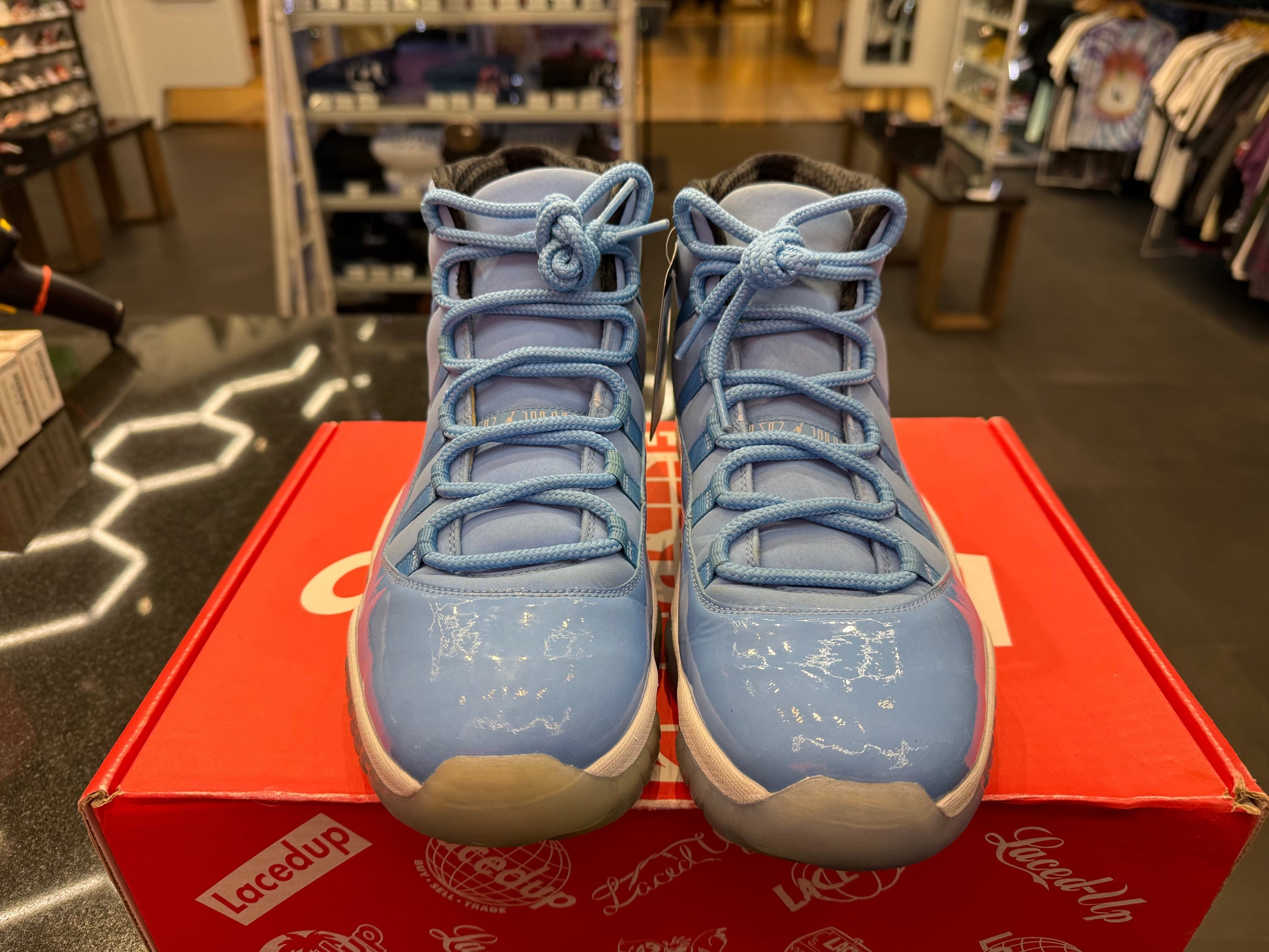 PRE OWNED Jordan 11 Retro Pantone