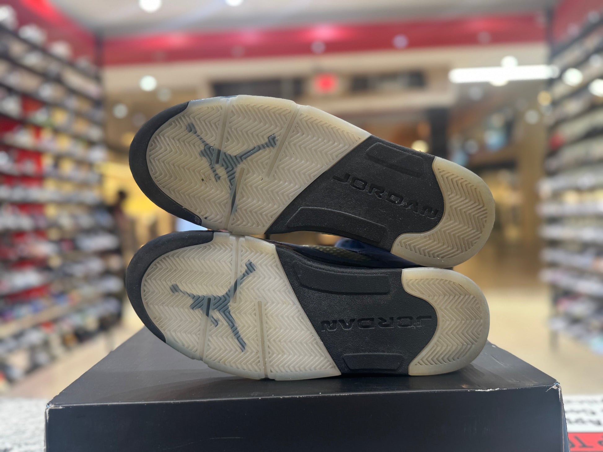 PRE OWNED Air Jordan Retro 5 “UNC”