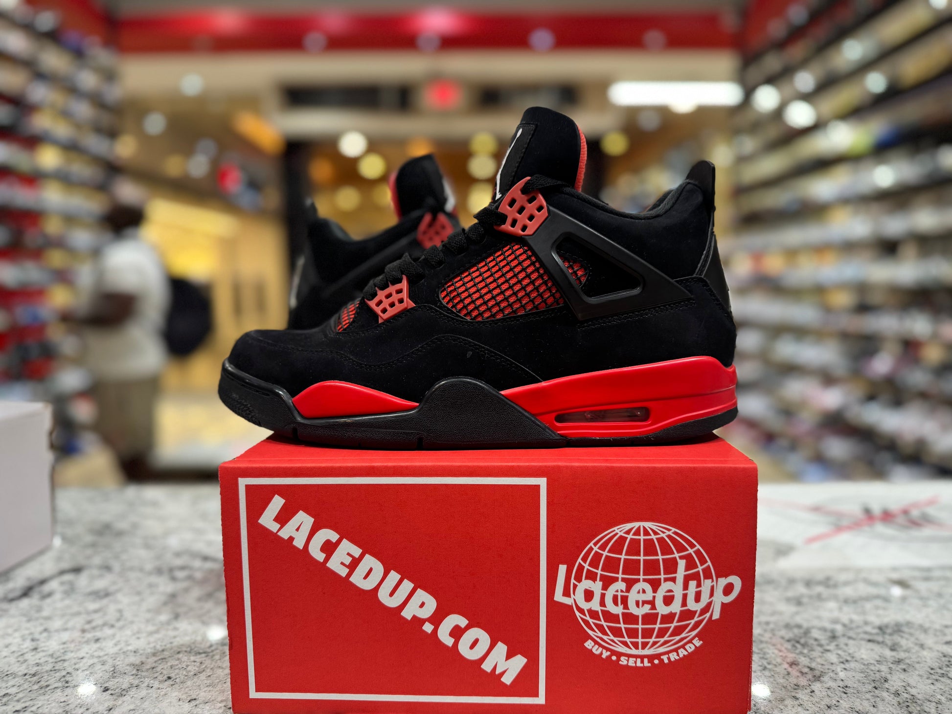 PRE OWNED Jordan 4 Retro Red Thunder NO BOX