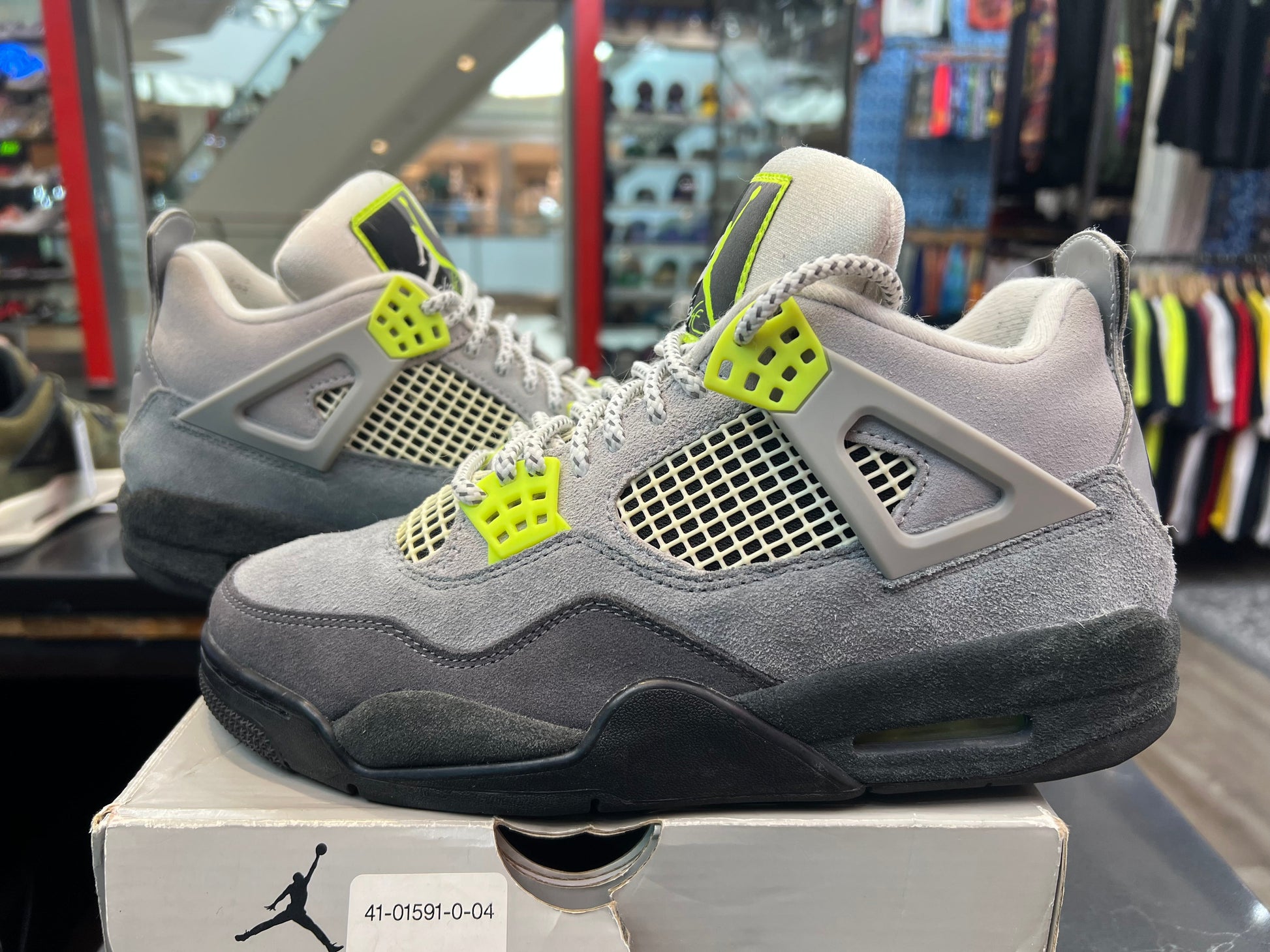 PRE OWNED Jordan 4 Retro SE 95 Neon