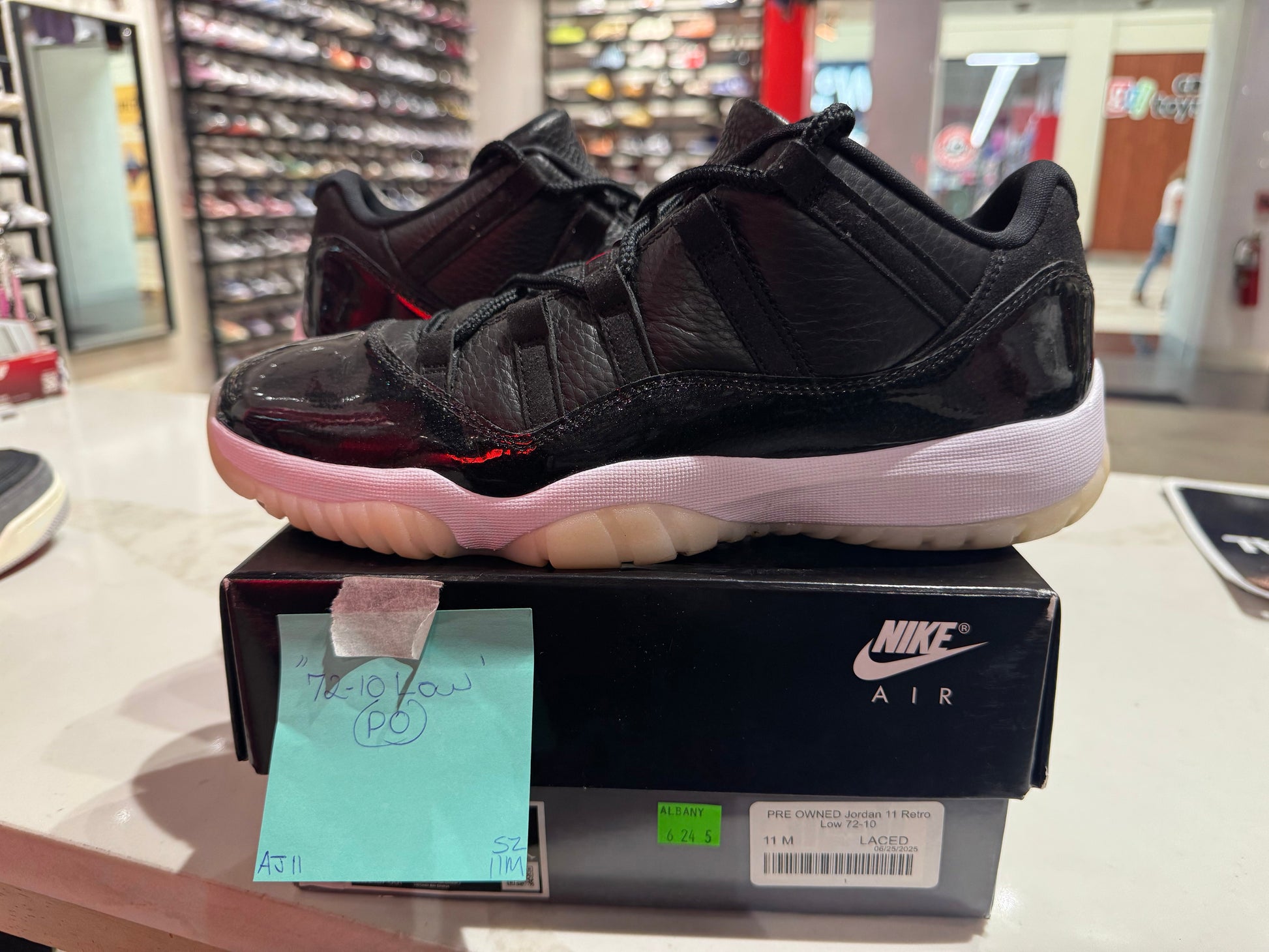 PRE OWNED Jordan 11 Retro Low 72-10