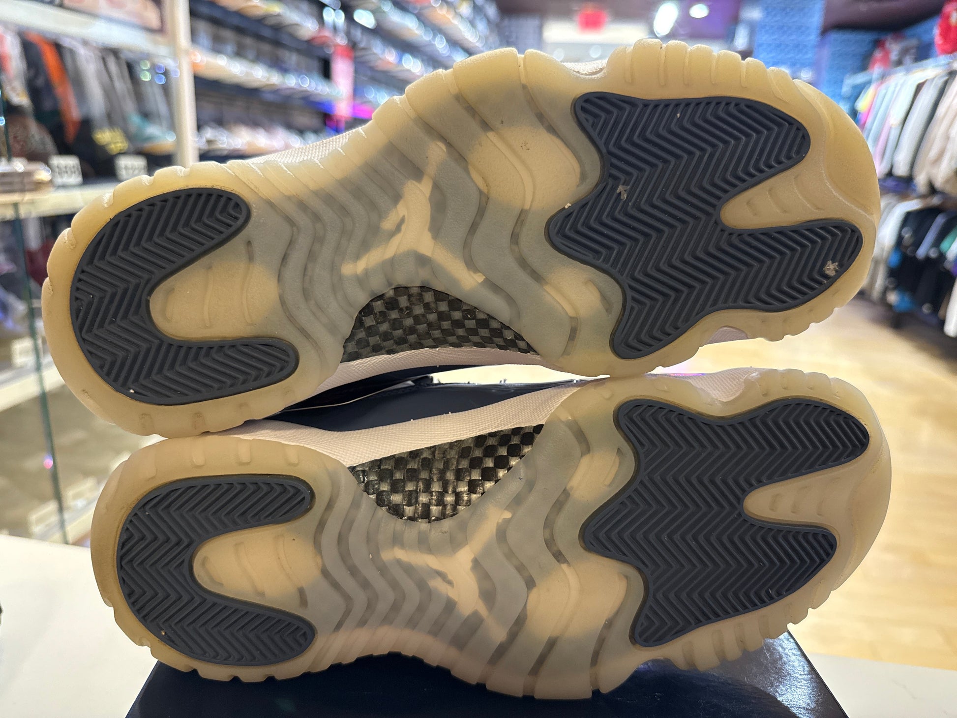 PRE OWNED Jordan 11 Retro Low Diffused Blue