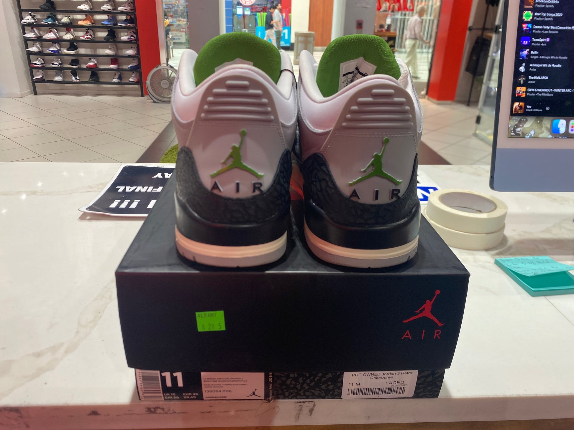 PRE OWNED Jordan 3 Retro Chlorophyll