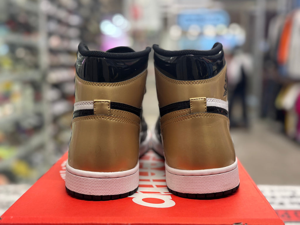 PRE OWNED Air Jordan Retro 1 "Gold Toe"