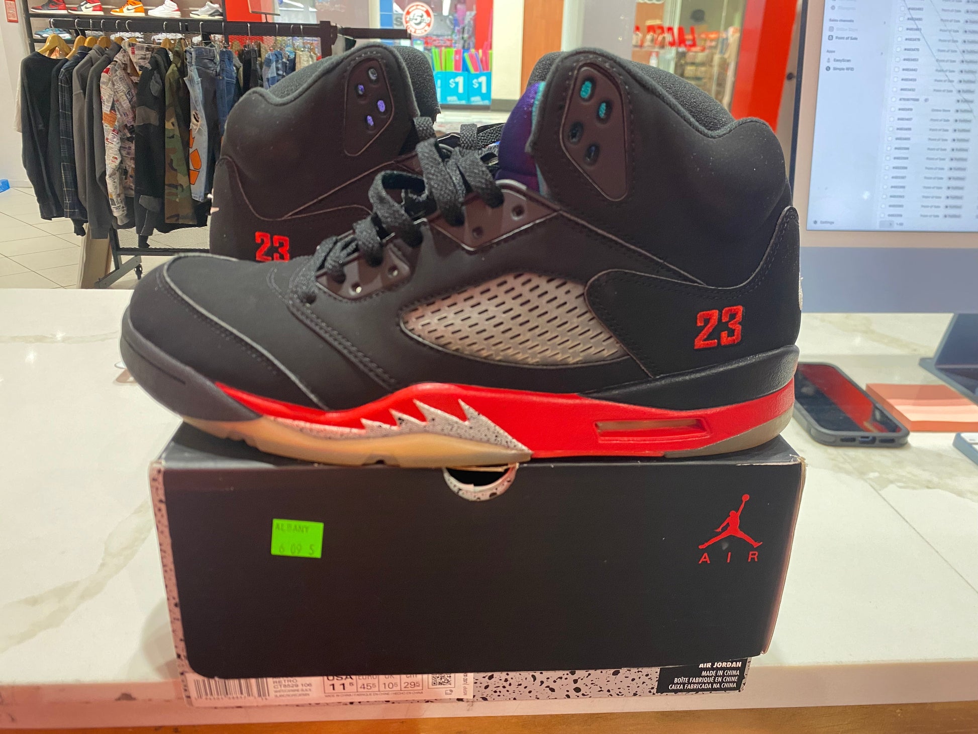 PRE OWNED Jordan 5 Retro Top 3
