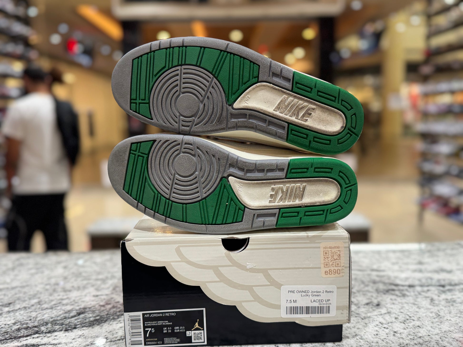 PRE OWNED Jordan 2 Retro Lucky Green
