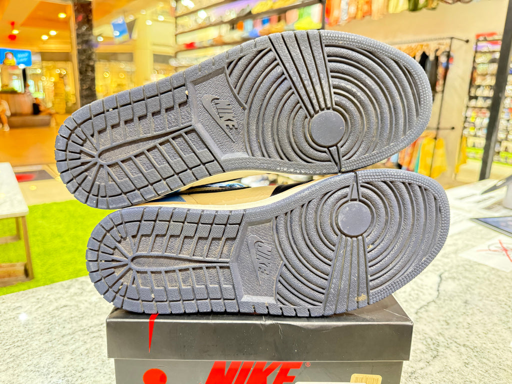 PRE OWNED Jordan 1 Retro High Obsidian