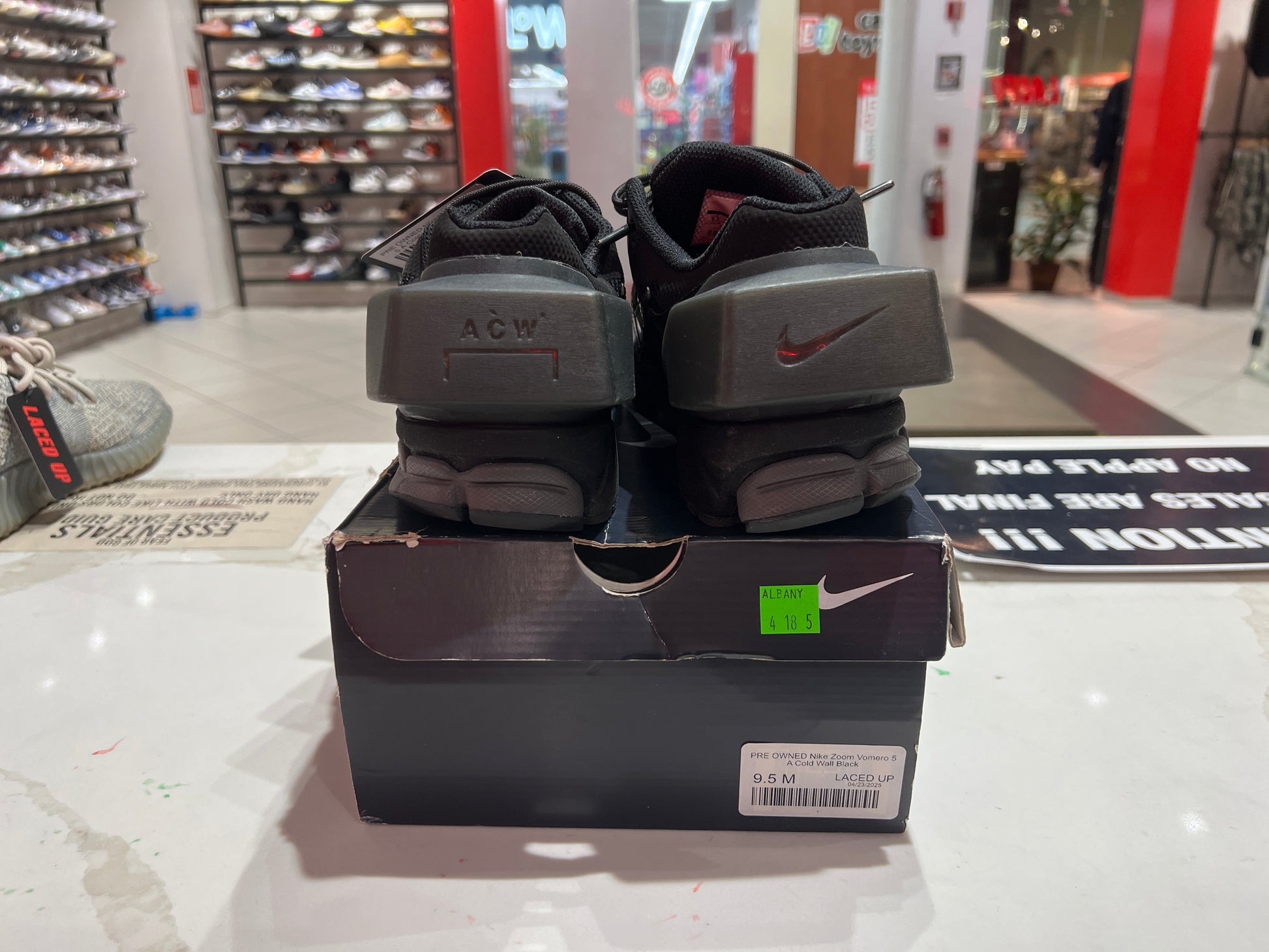 PRE OWNED Nike Zoom Vomero 5 A Cold Wall Black