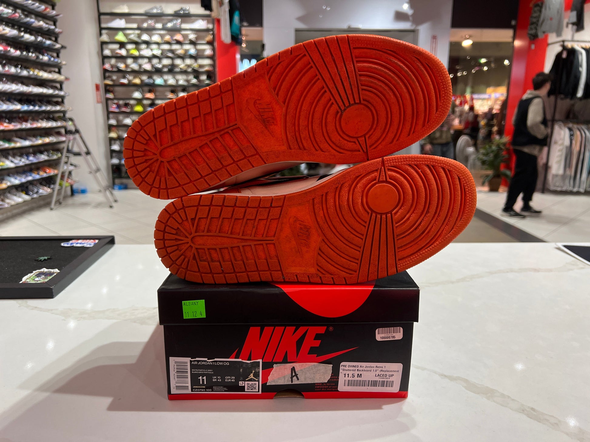 PRE OWNED Air Jordan Retro 1 "Shattered Backboard 1.0" (Replacement Box)