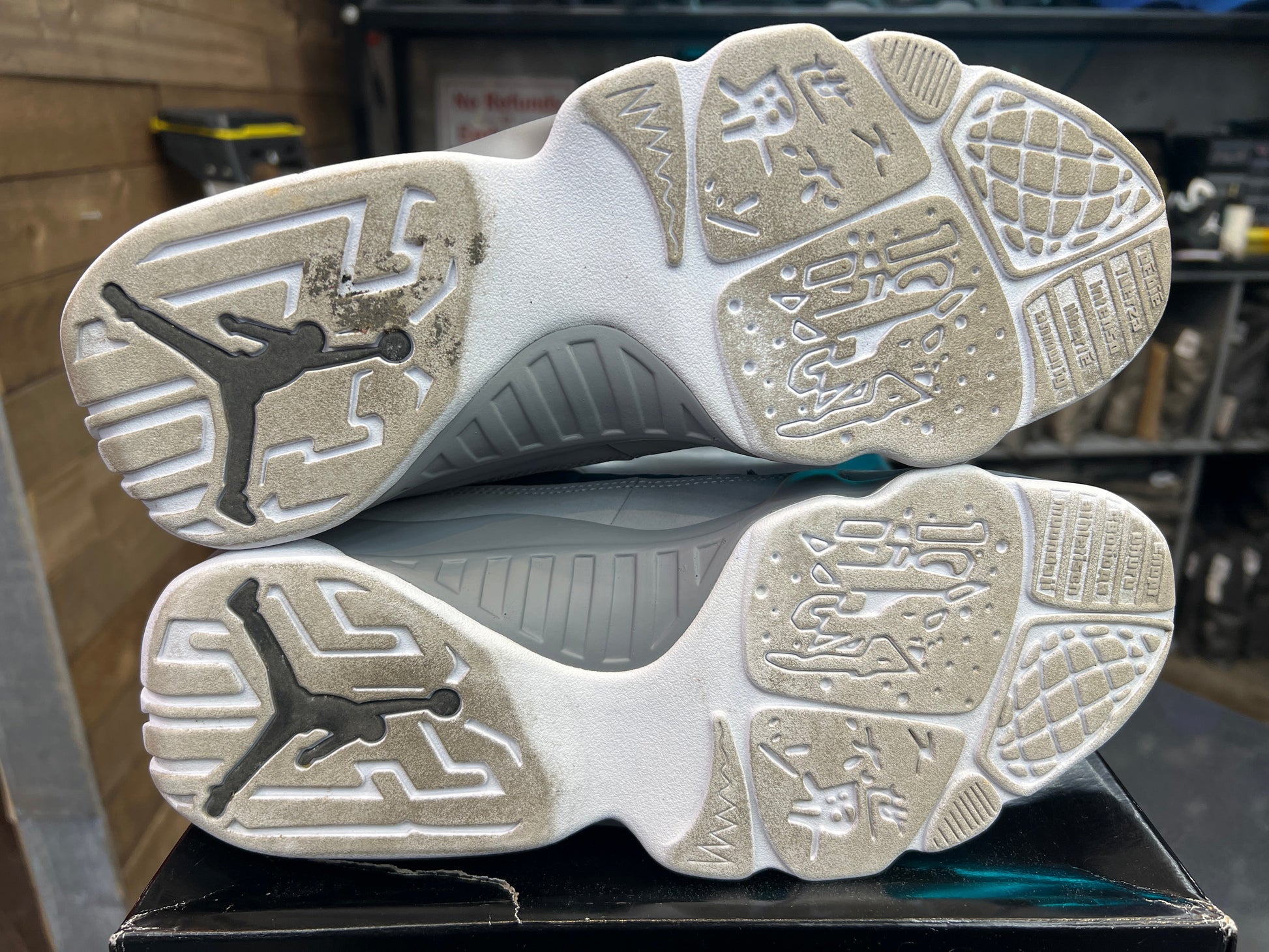 PRE OWNED Air Jordan 9 Retro "Particle Grey"