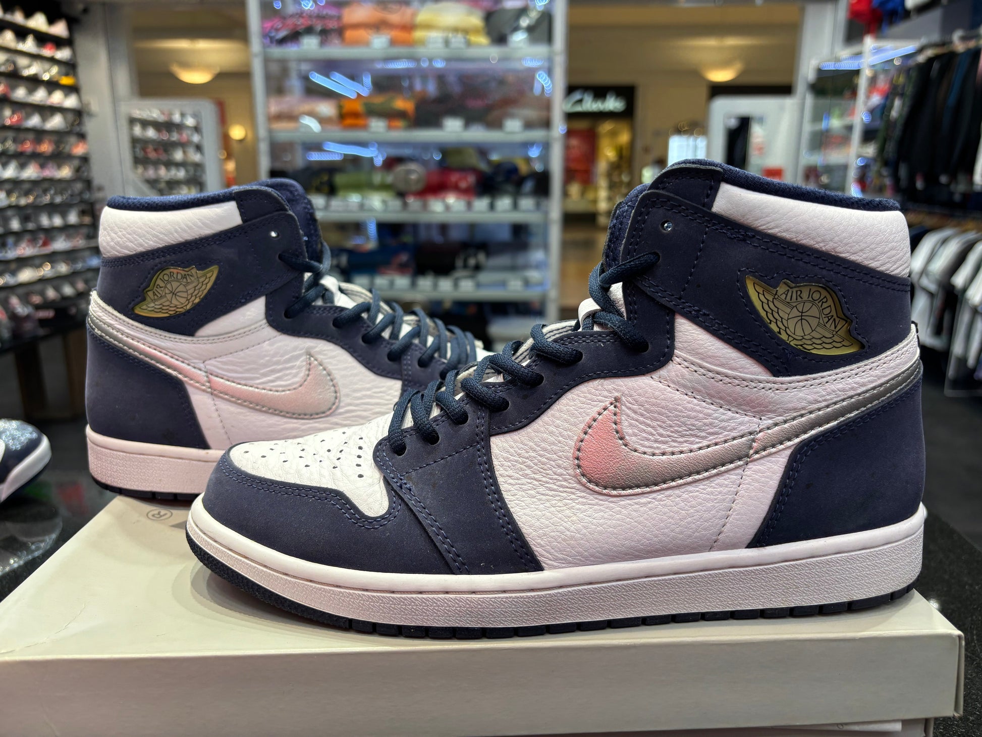 PRE OWNED  Air Jordan Retro 1 High "Midnight Navy" (2020)