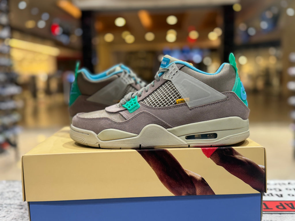 PRE OWNED Jordan 4 Retro SP 30th Anniversary Union Taupe Haze