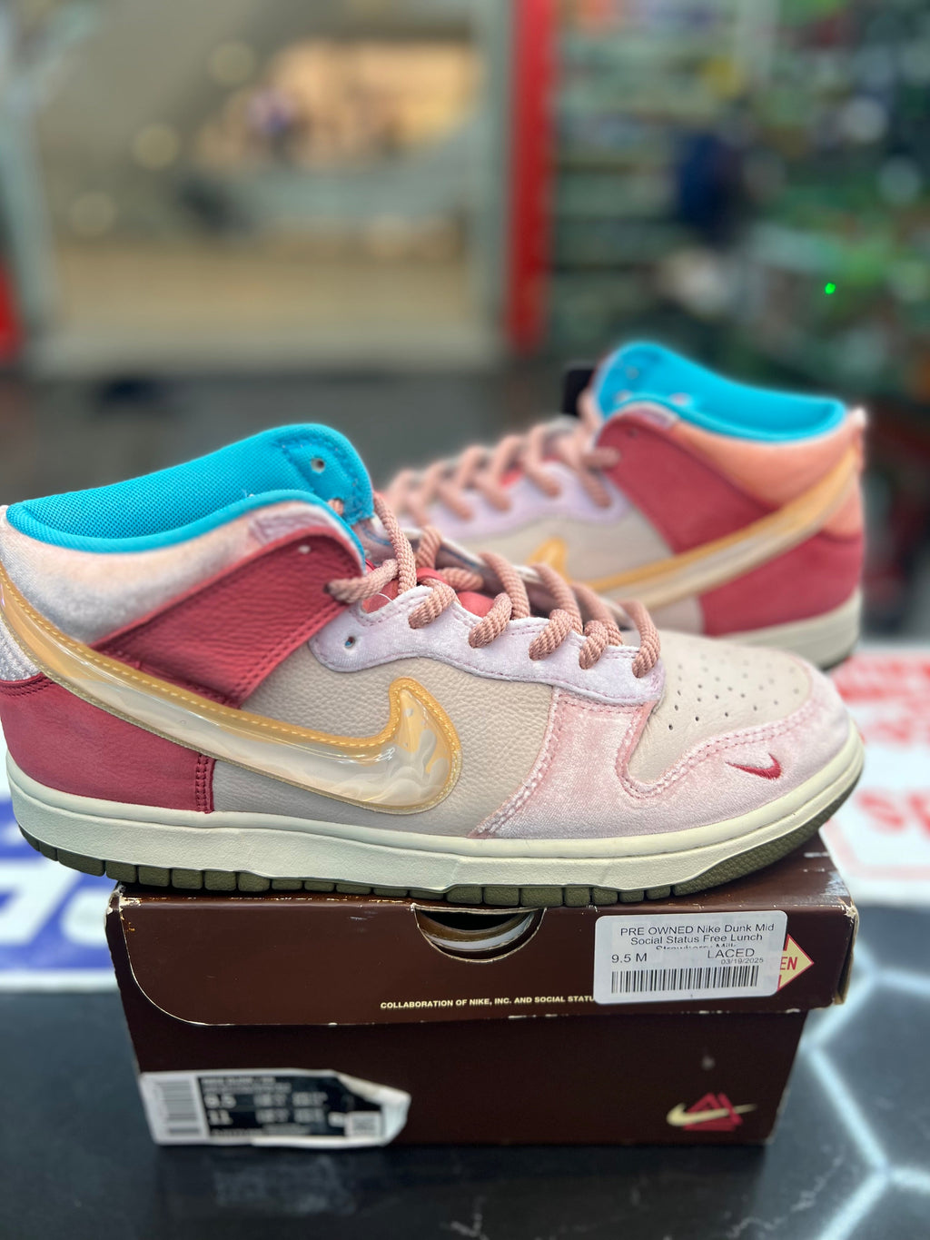 PRE OWNED Nike Dunk Mid Social Status Free Lunch Strawberry Milk