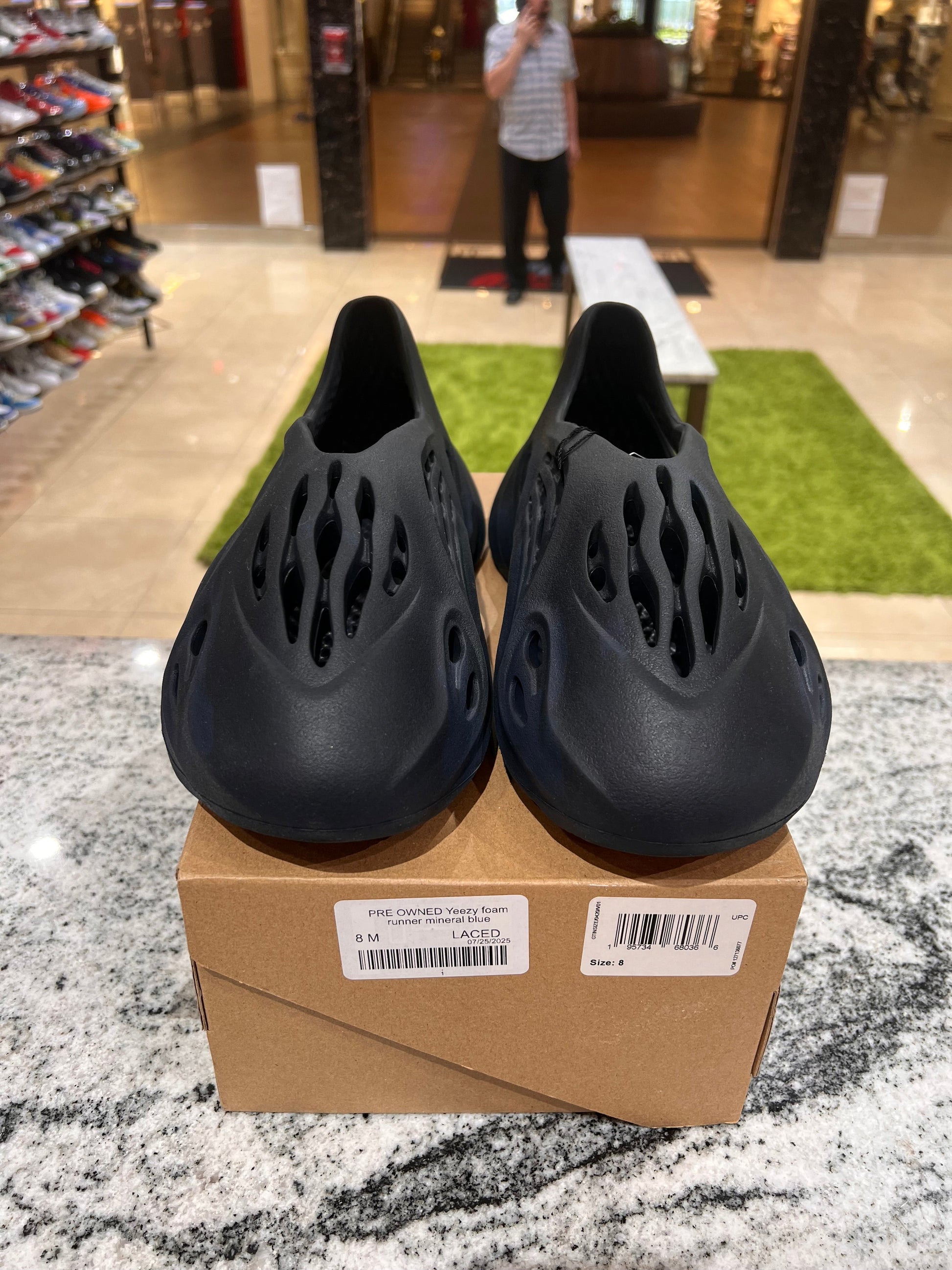 PRE OWNED Yeezy foam runner mineral blue