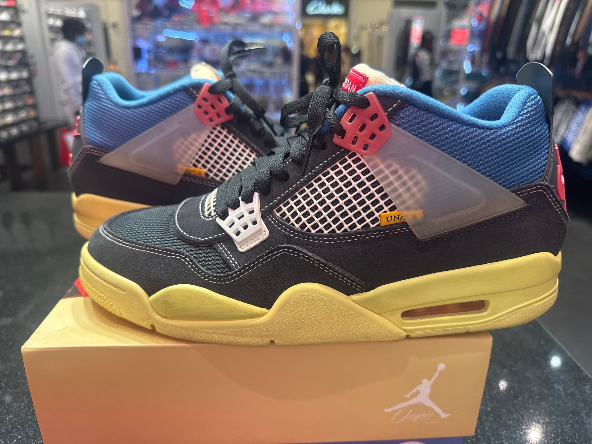 PRE OWNED Jordan 4 Retro Union Off Noir