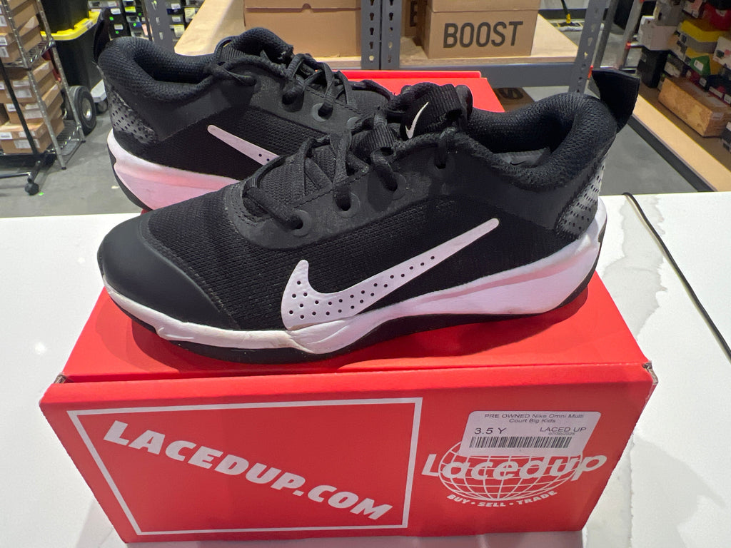PRE OWNED Nike Omni Multi Court Big Kids