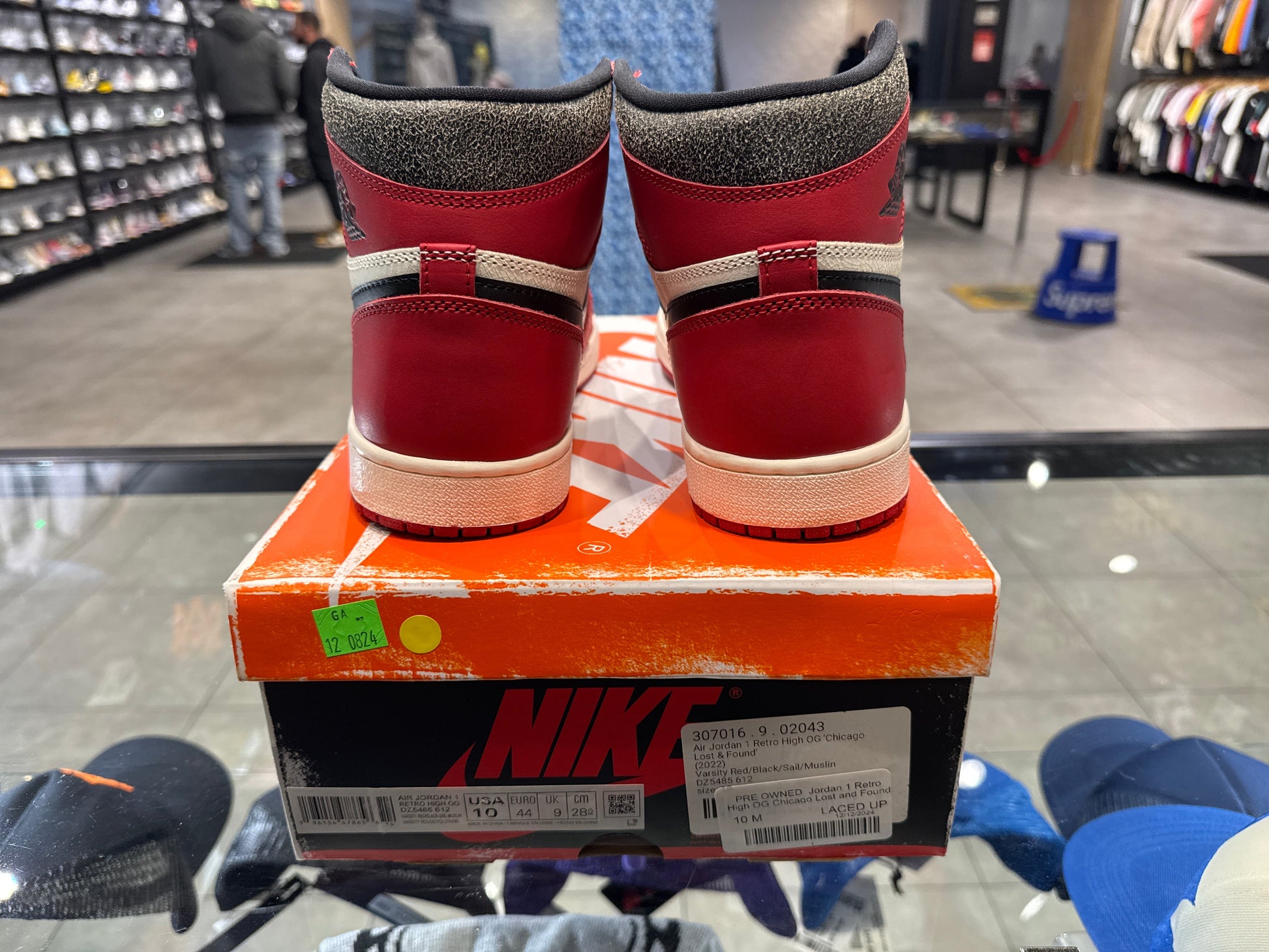 PRE OWNED  Jordan 1 Retro High OG Chicago Lost and Found