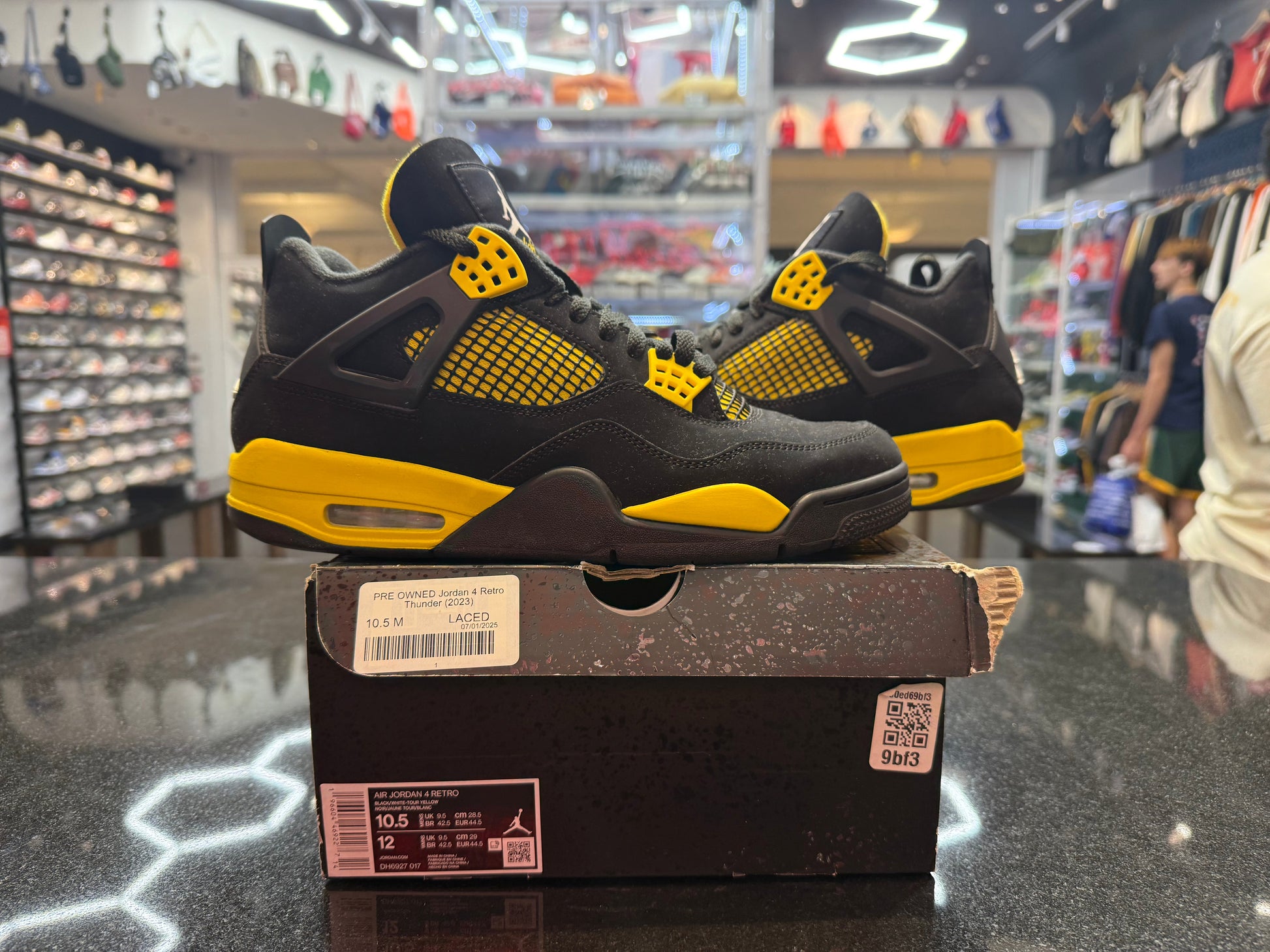 PRE OWNED Jordan 4 Retro Thunder (2023)