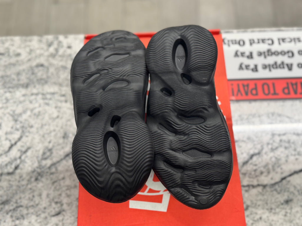 PRE OWNED Adidas Yeezy Foam RNR "Onyx"