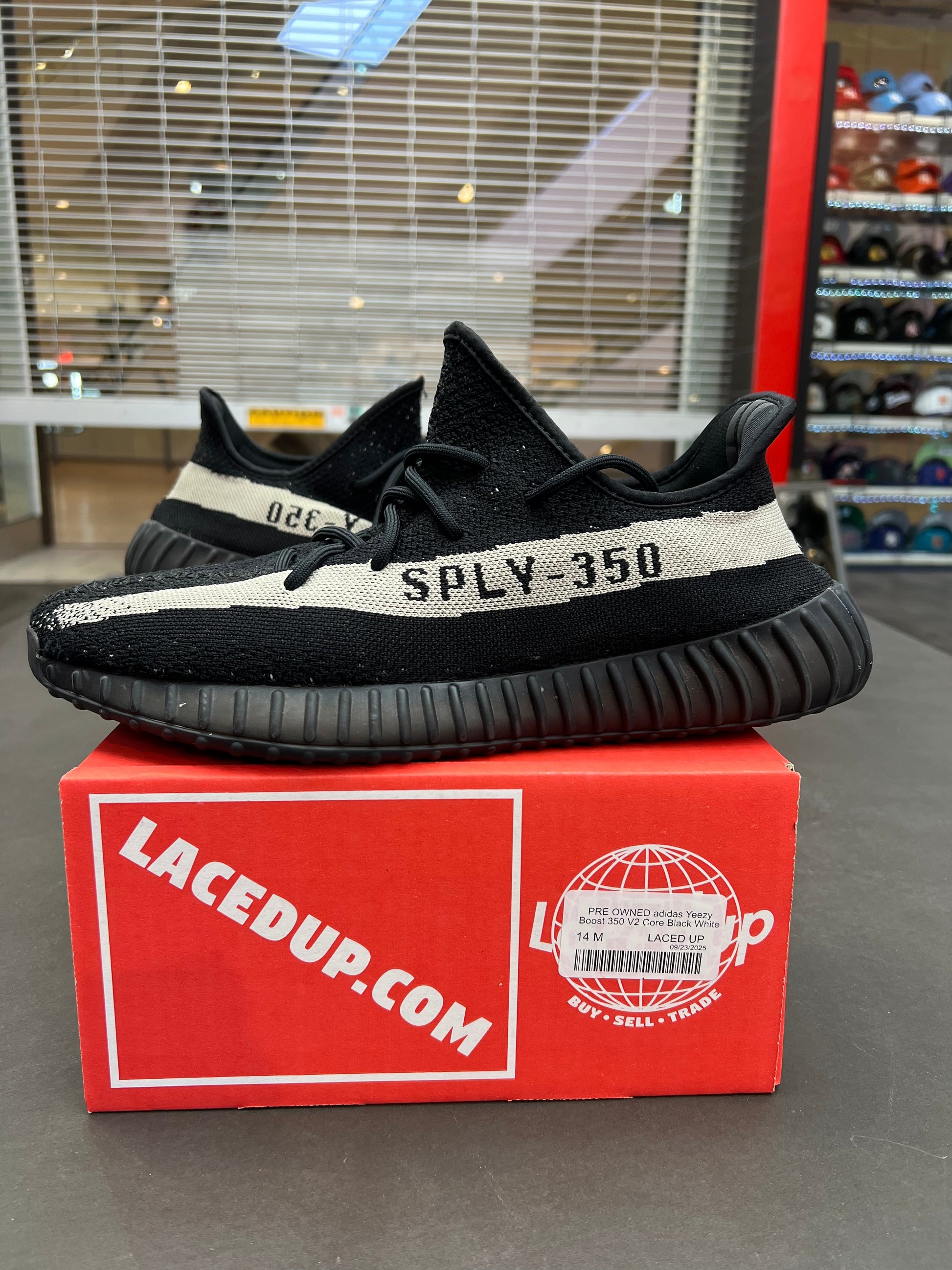 PRE OWNED adidas Yeezy Boost 350 V2 Core Black White