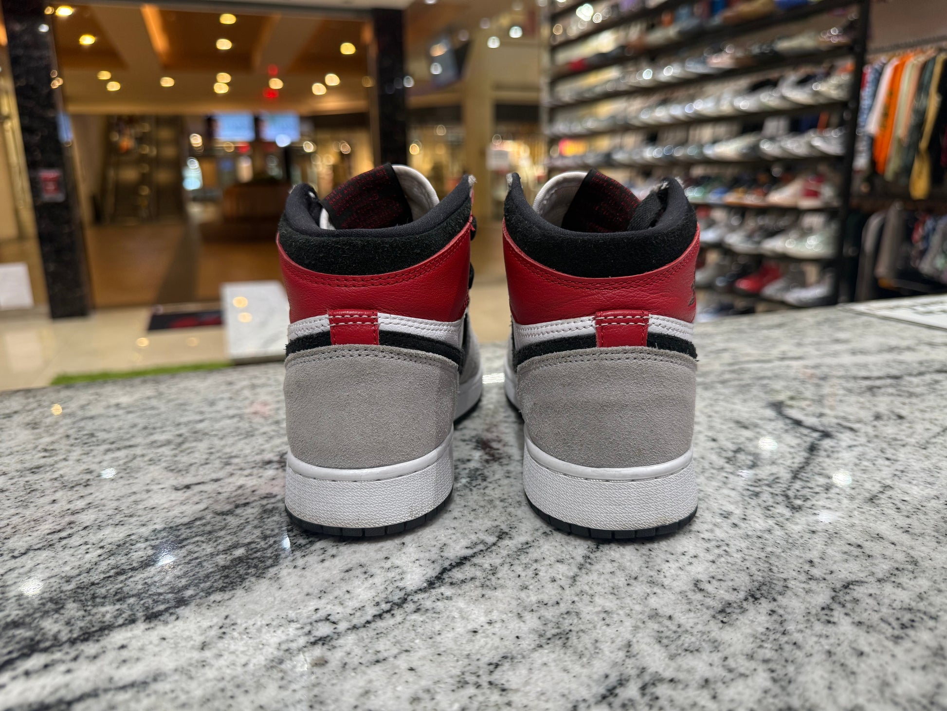 PRE OWNED Jordan 1 Retro High Light Smoke Grey (GS)
