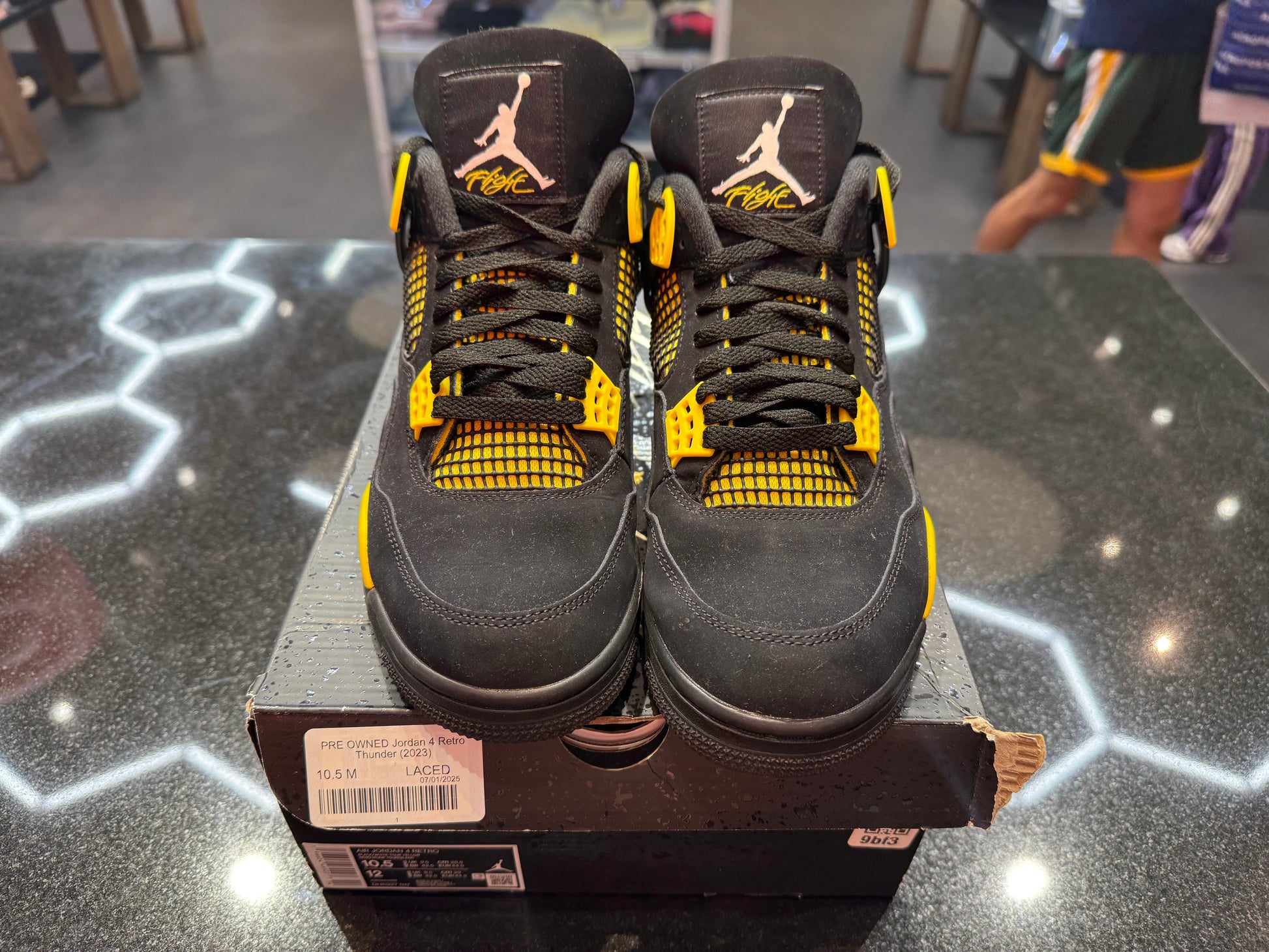 PRE OWNED Jordan 4 Retro Thunder (2023)