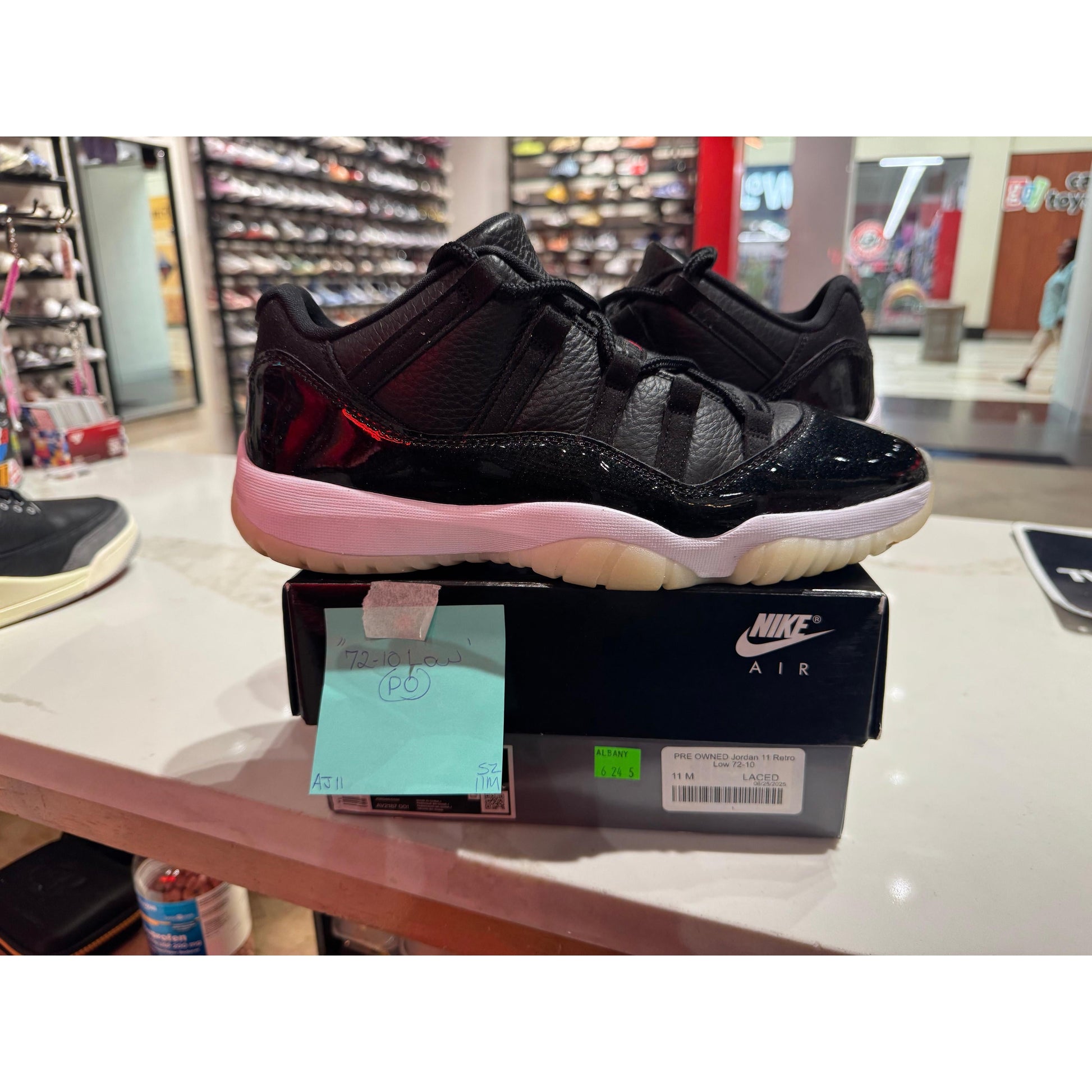 PRE OWNED Jordan 11 Retro Low 72-10
