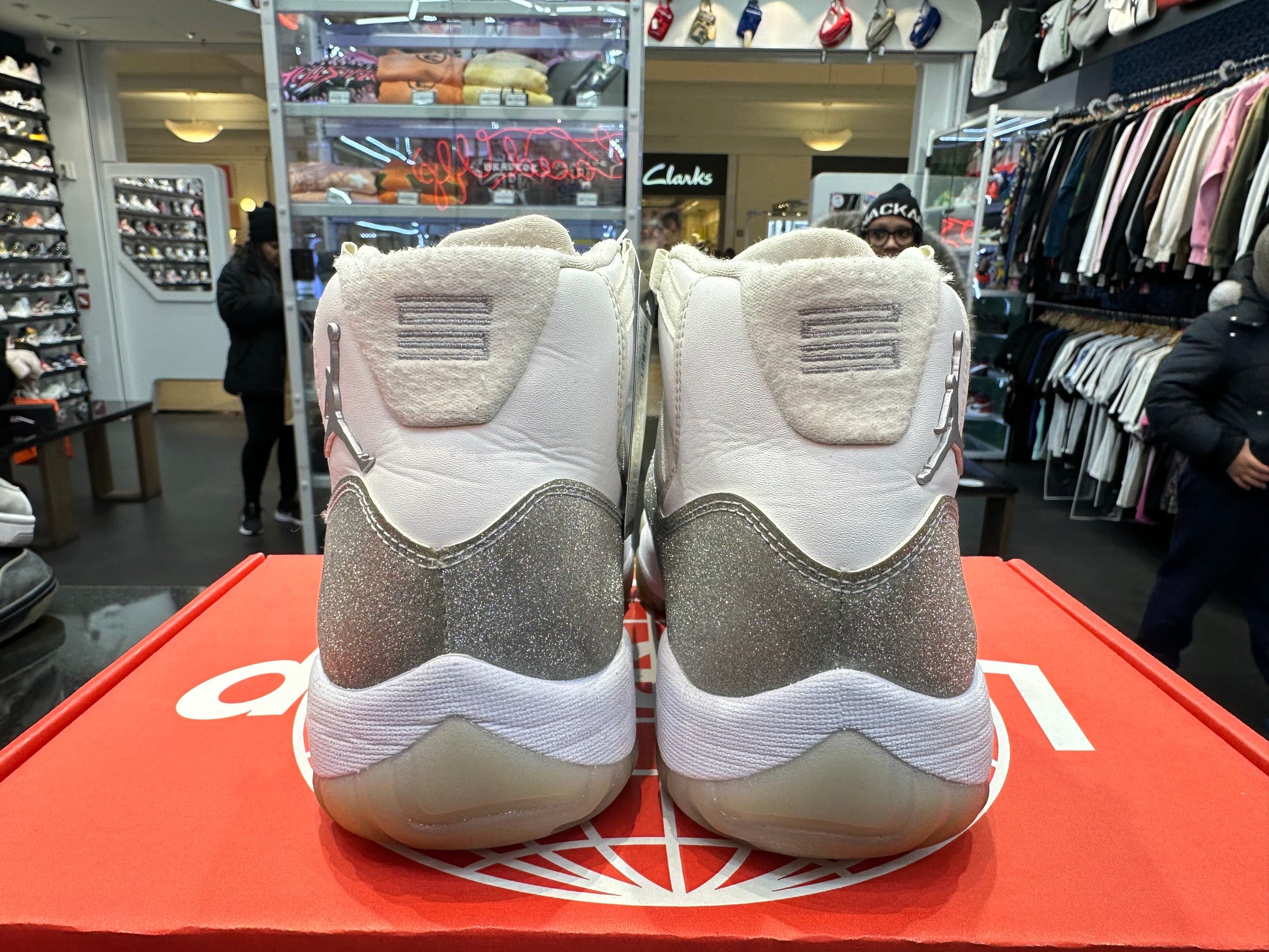 PRE OWNED Jordan 11 Retro White Metallic Silver (Women's)
