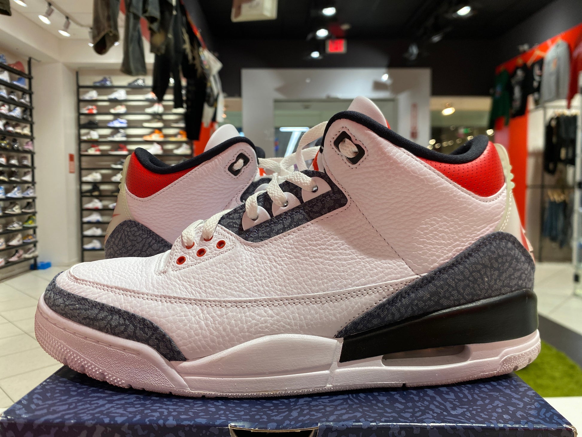 PRE OWNED Jordan 3 Retro SE Fire Red Denim (2020)