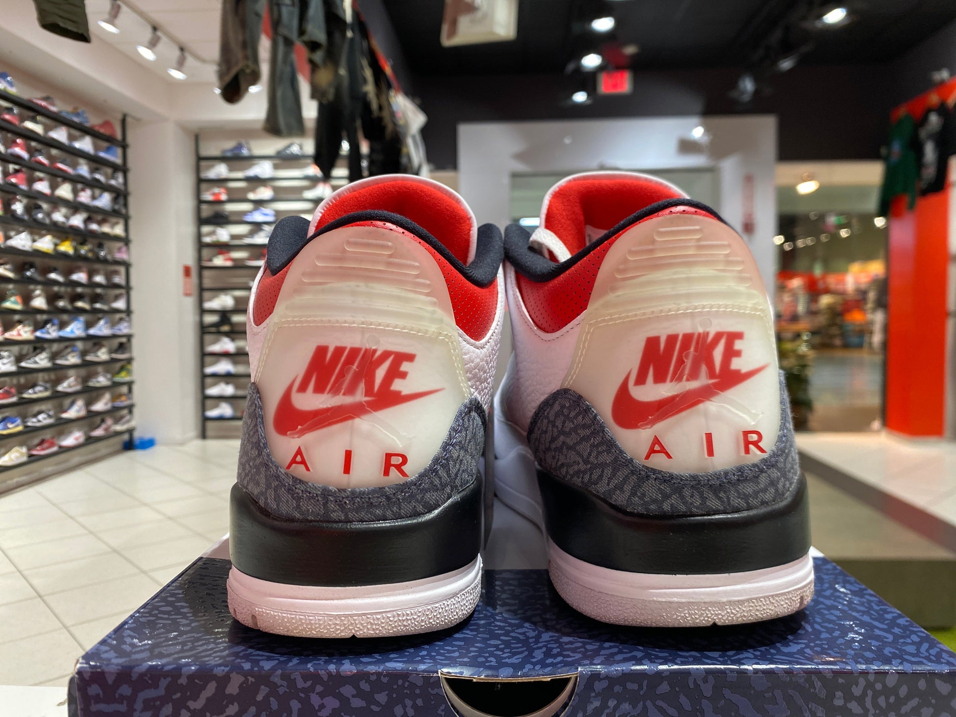 PRE OWNED Jordan 3 Retro SE Fire Red Denim (2020)