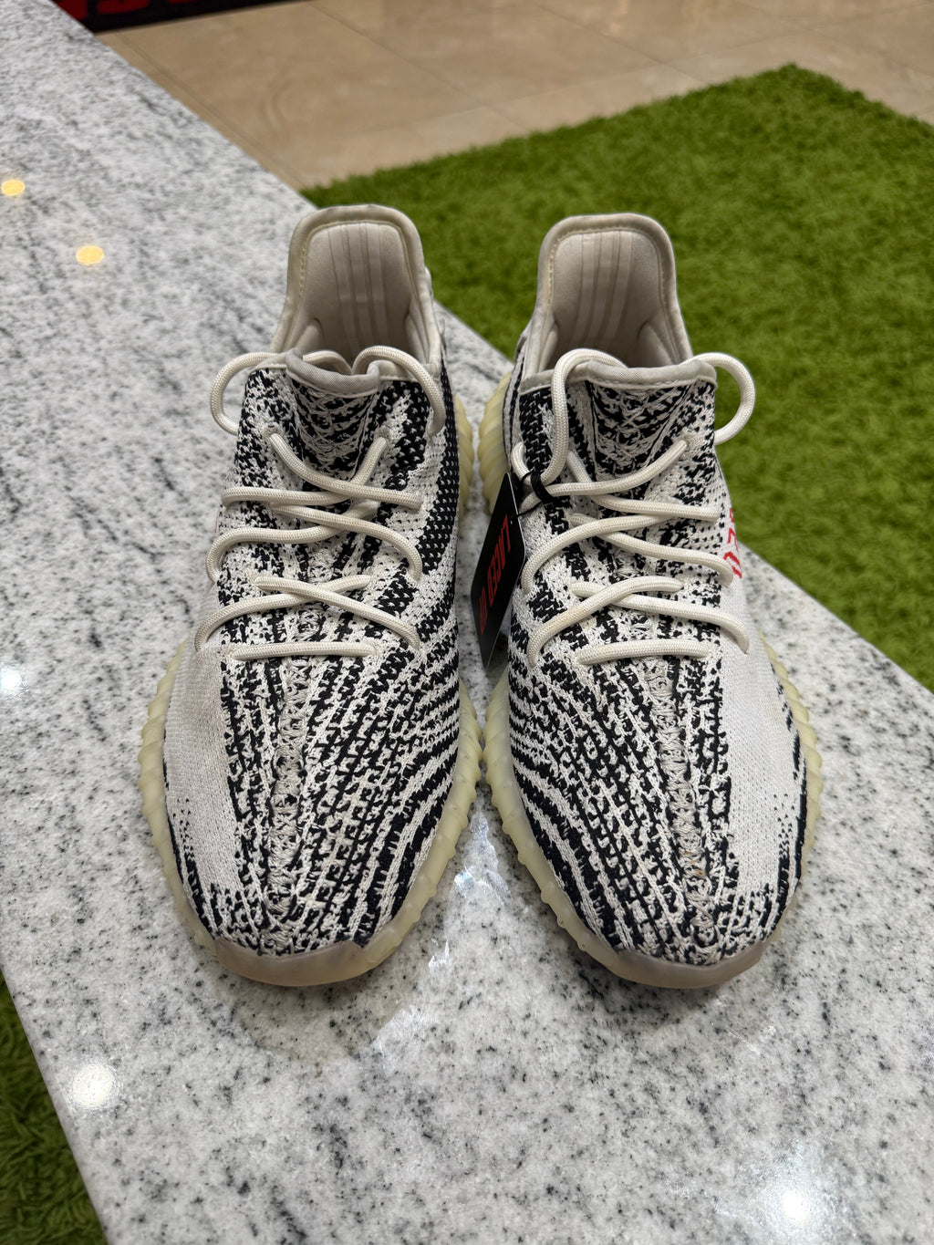 PRE OWNED adidas Yeezy Boost 350 V2 Zebra