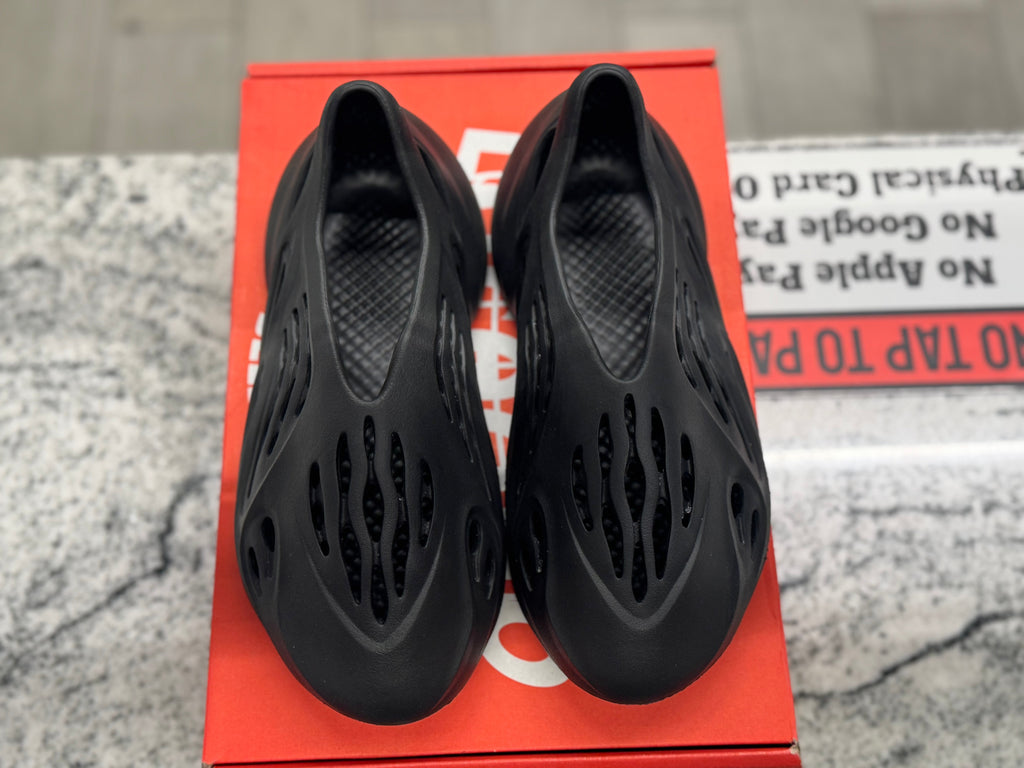 PRE OWNED Adidas Yeezy Foam RNR "Onyx"