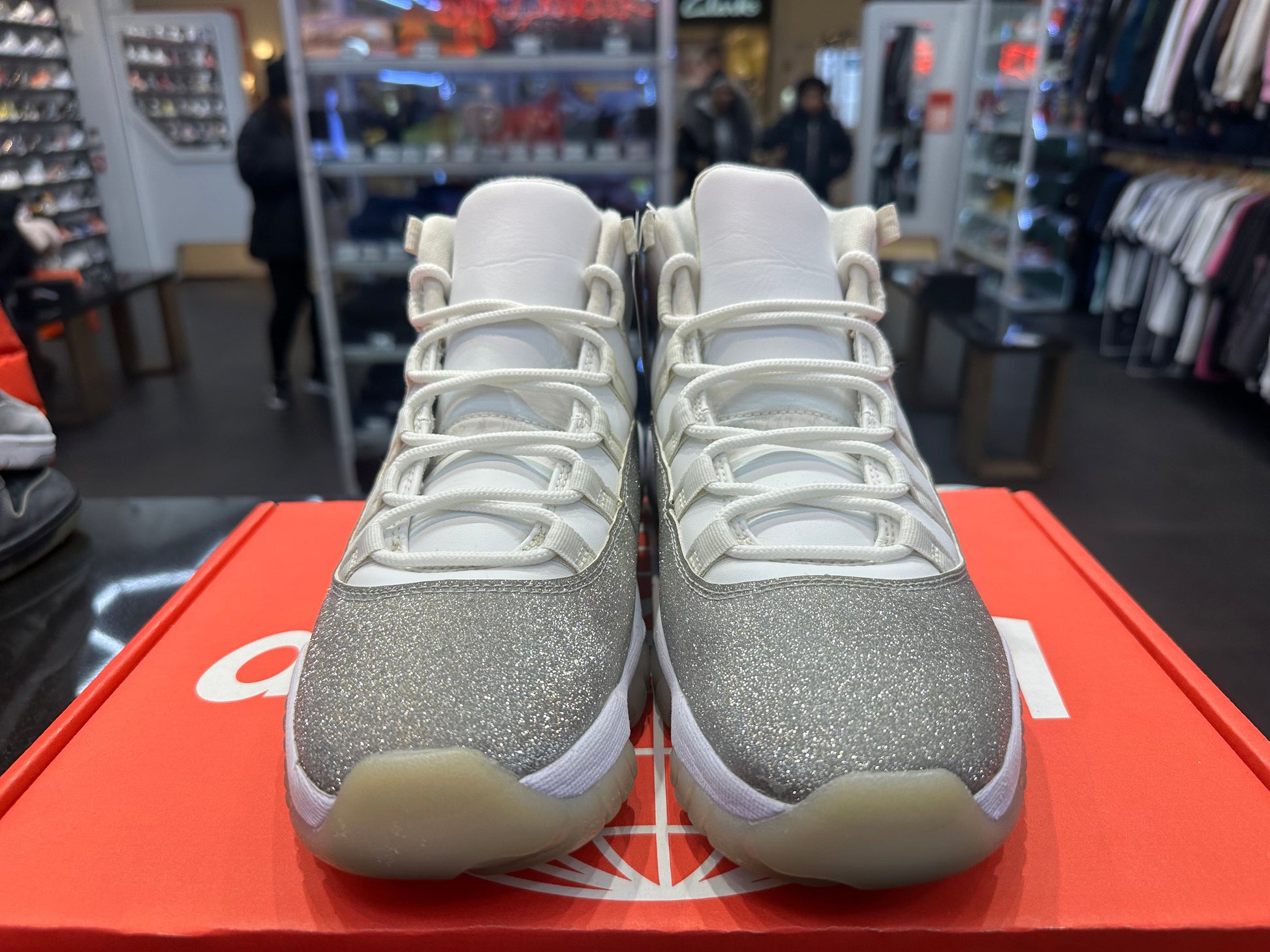 PRE OWNED Jordan 11 Retro White Metallic Silver (Women's)