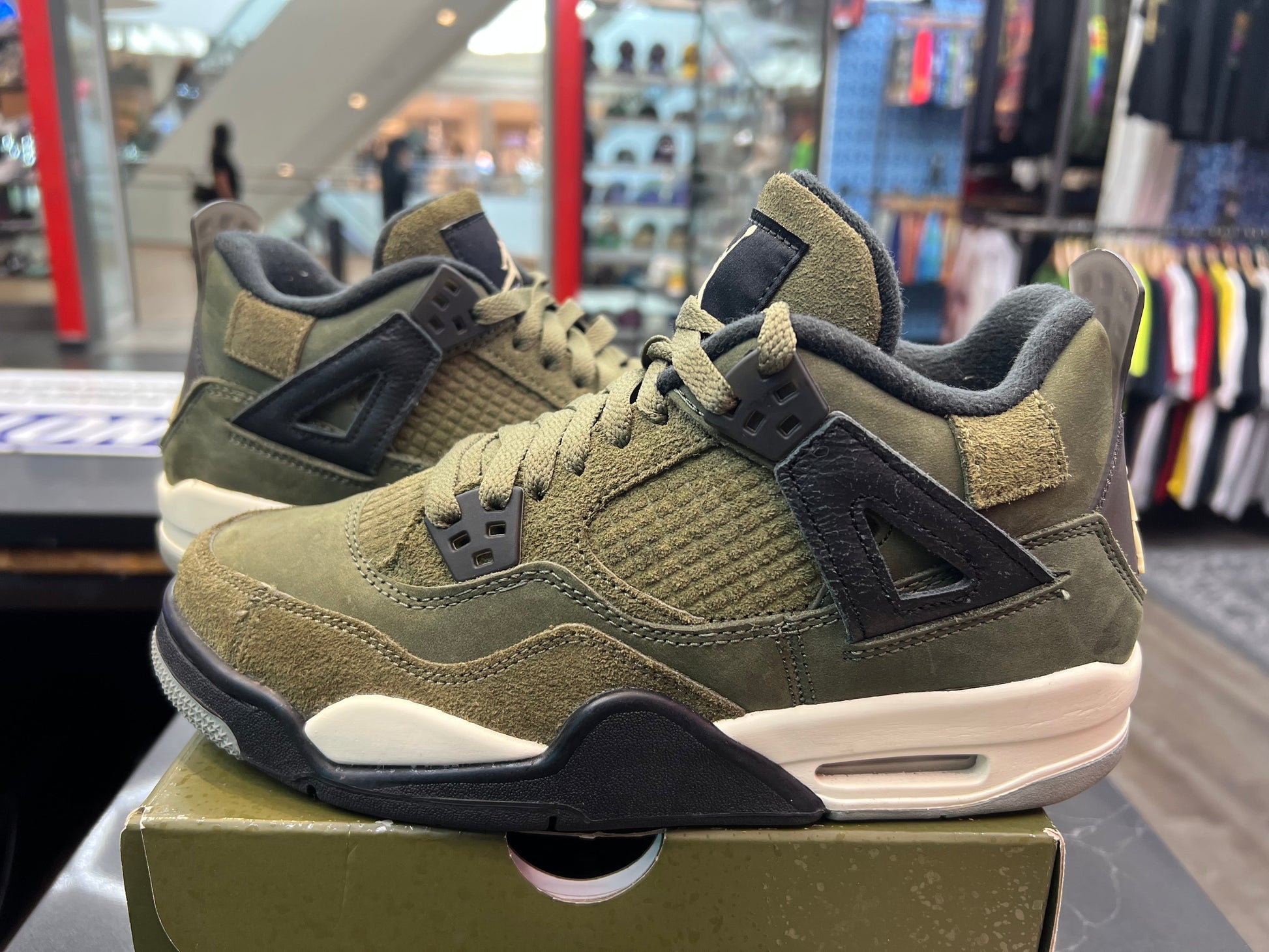 PRE OWNED Jordan 4 Retro SE Craft Medium Olive (GS)