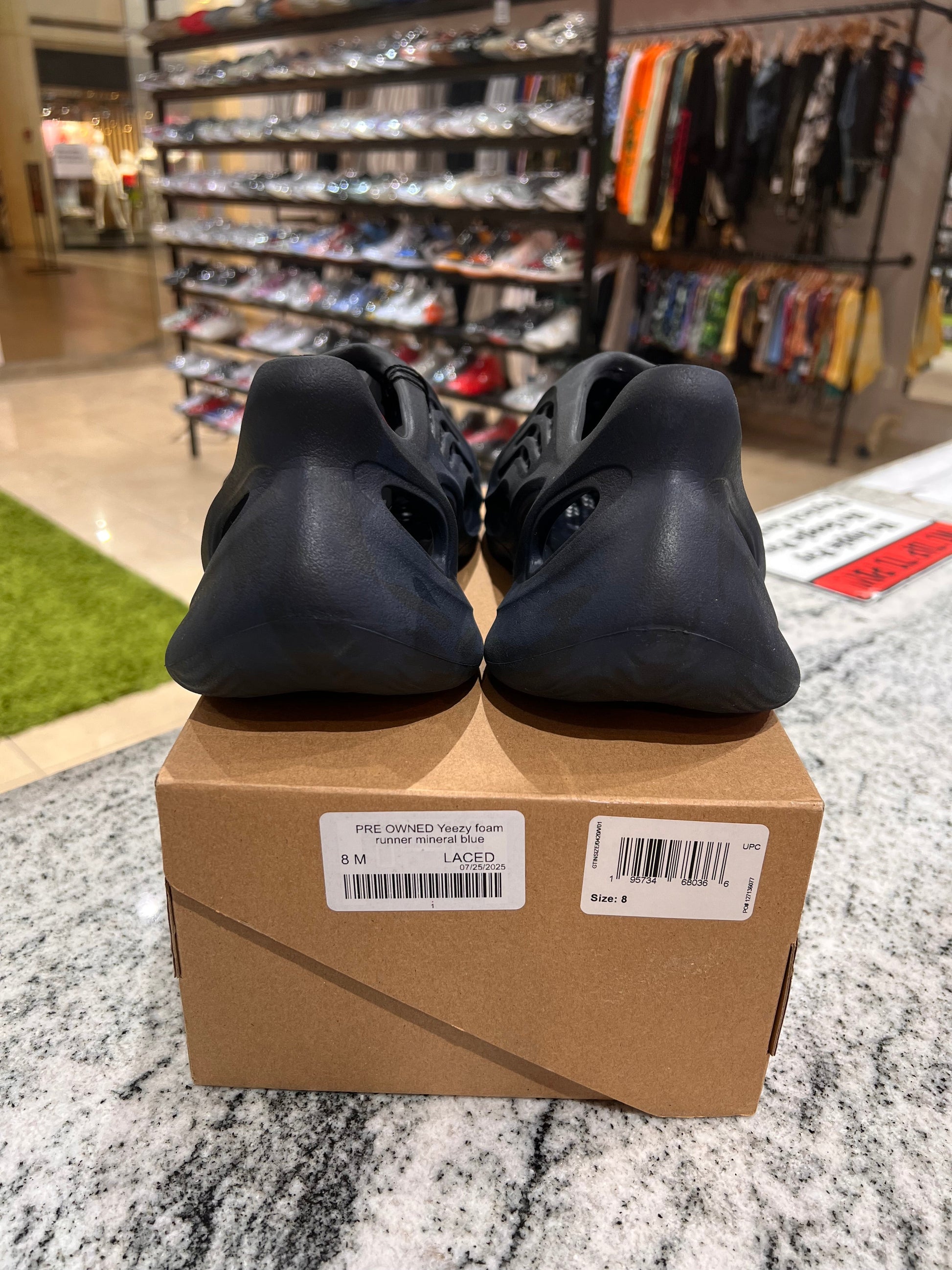 PRE OWNED Yeezy foam runner mineral blue