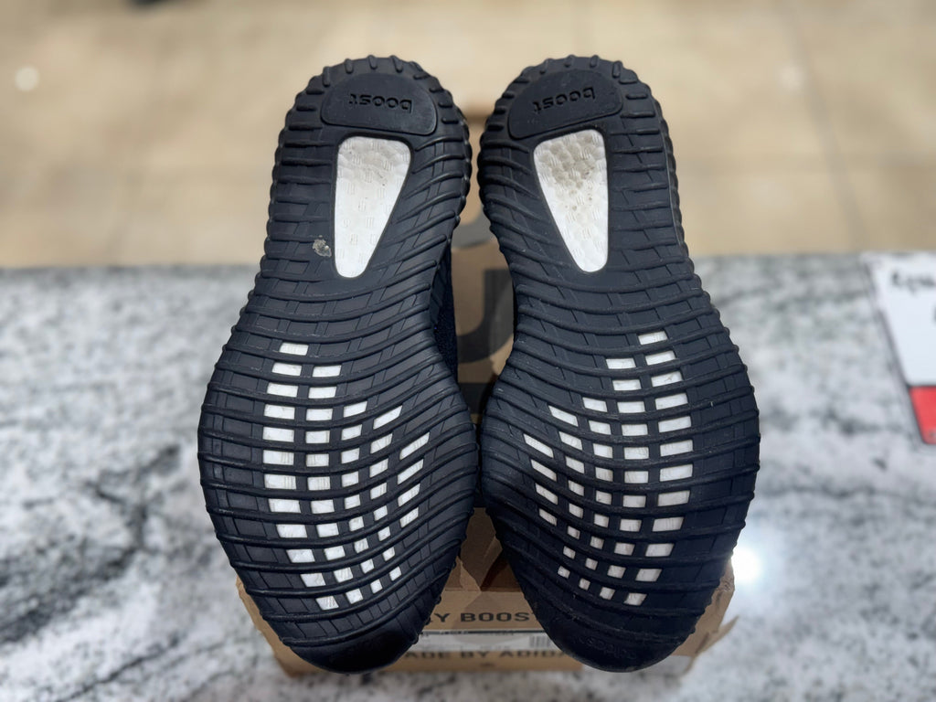 PRE OWNED adidas Yeezy Boost 350 V2 Dazzling Blue