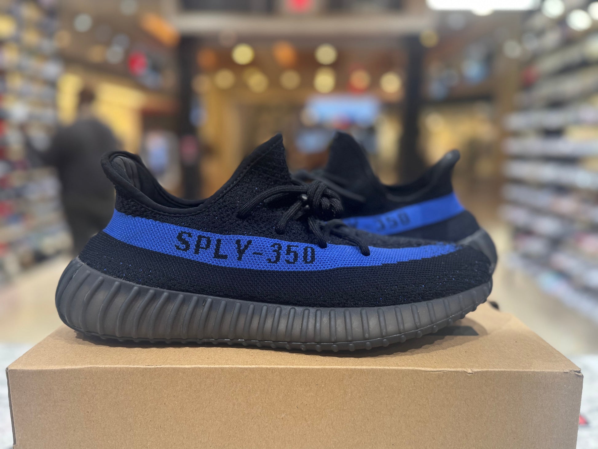 PRE OWNED adidas Yeezy Boost 350 V2 Dazzling Blue