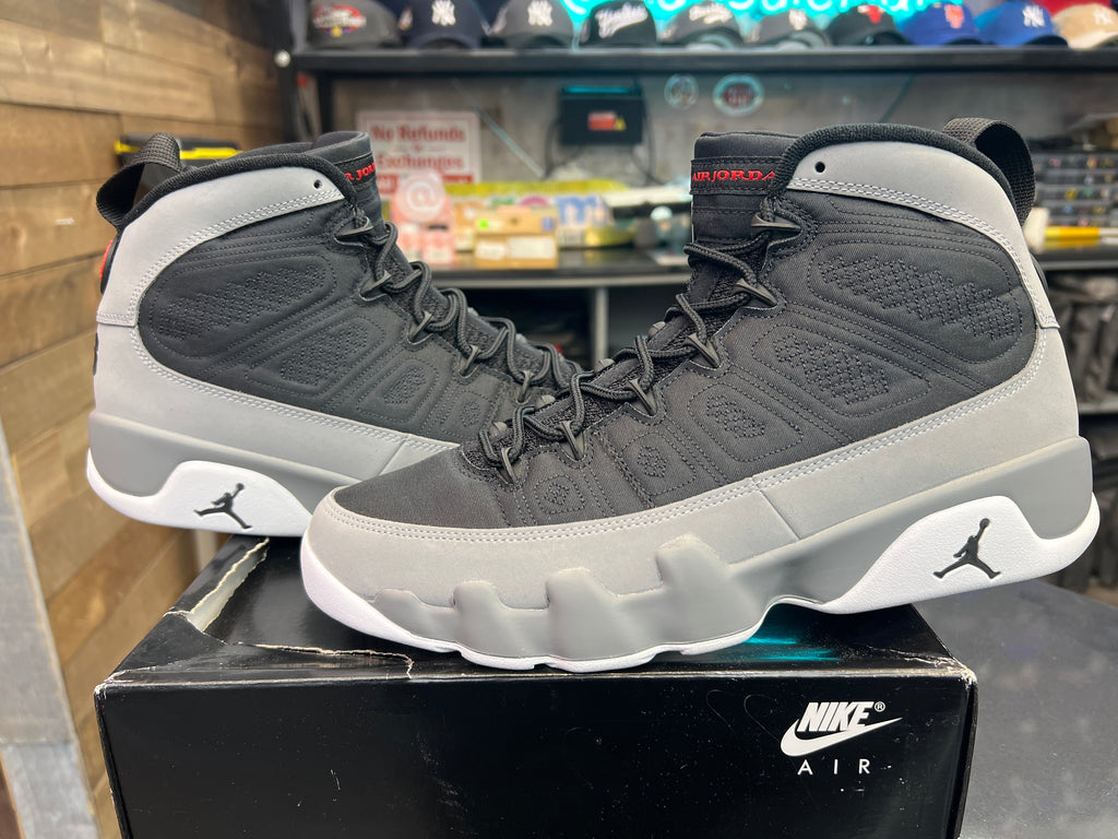 PRE OWNED Air Jordan 9 Retro "Particle Grey"