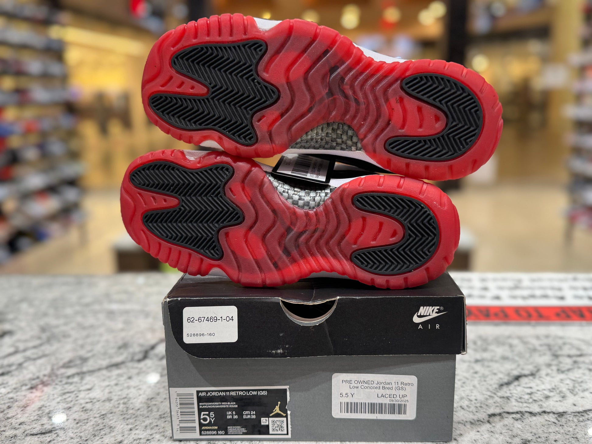 PRE OWNED Jordan 11 Retro Low Concord Bred (GS)