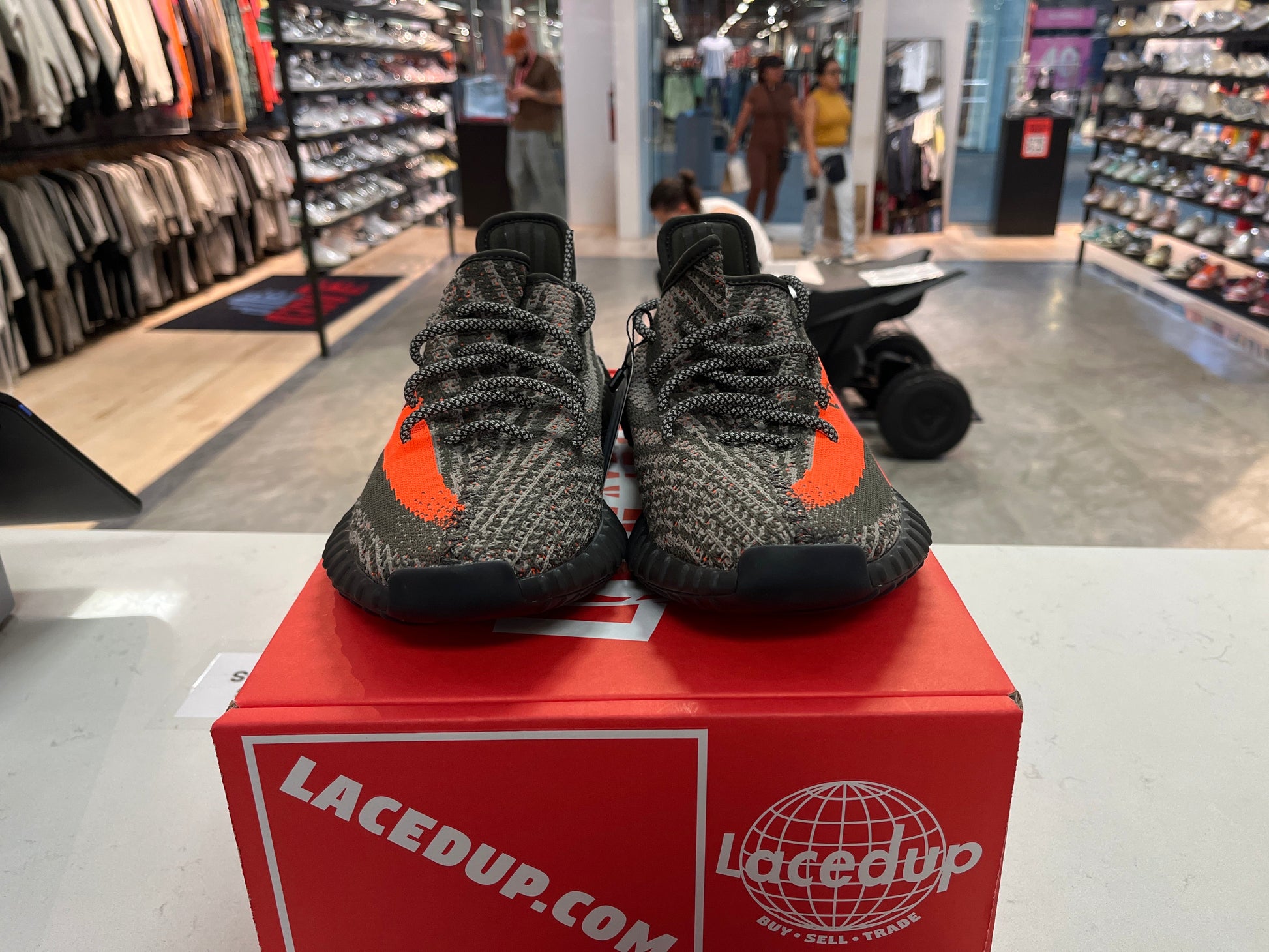 PRE OWNED adidas Yeezy Boost 350 V2 Carbon Beluga