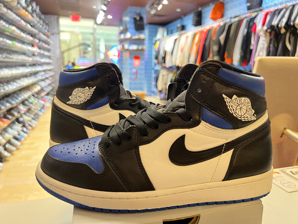 PRE OWNED  Air Jordan Retro 1 High Royal Toe "9.5 M"