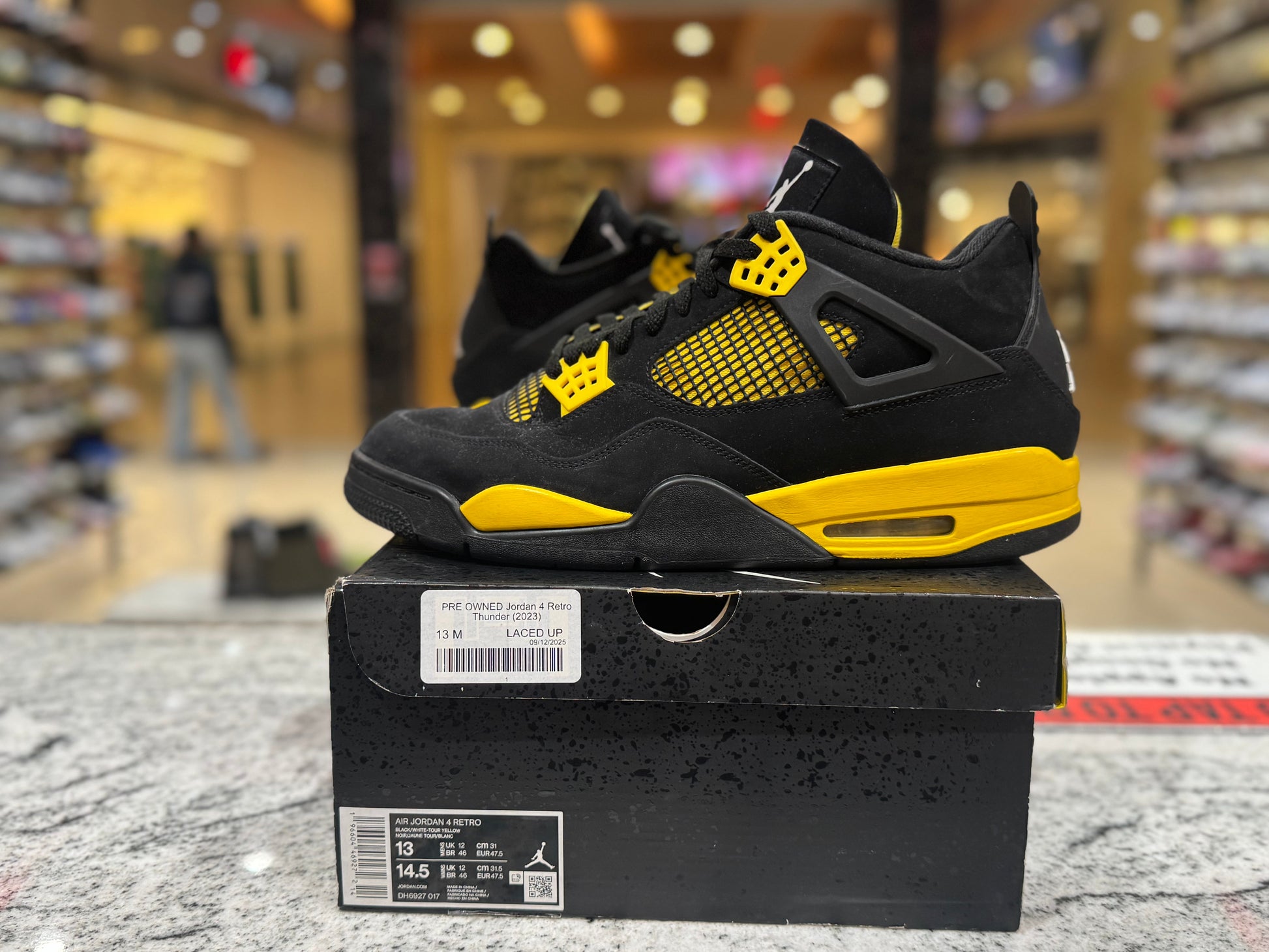PRE OWNED Jordan 4 Retro Thunder (2023)