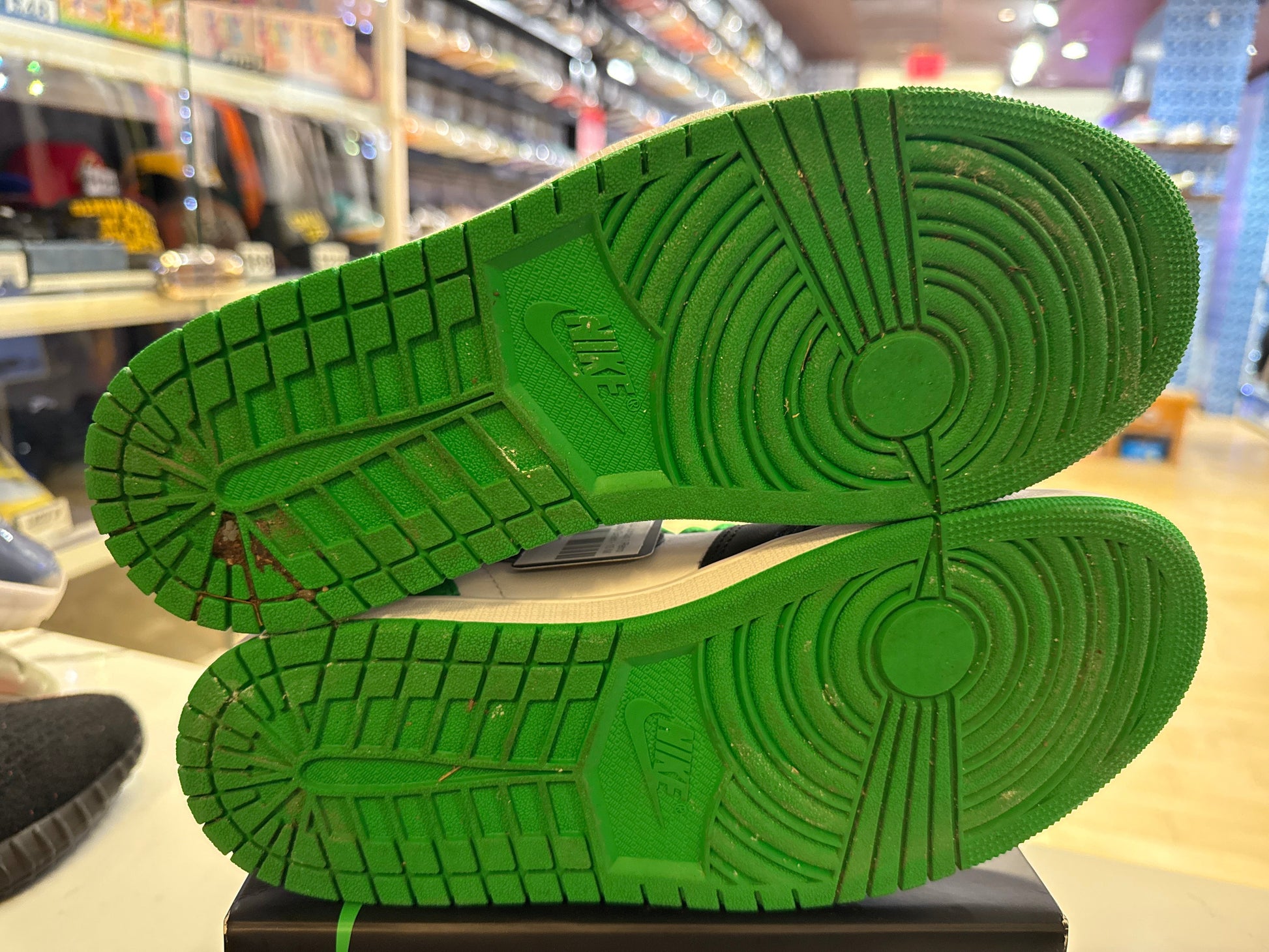 PRE OWNED Jordan 1 Retro High OG Lucky Green