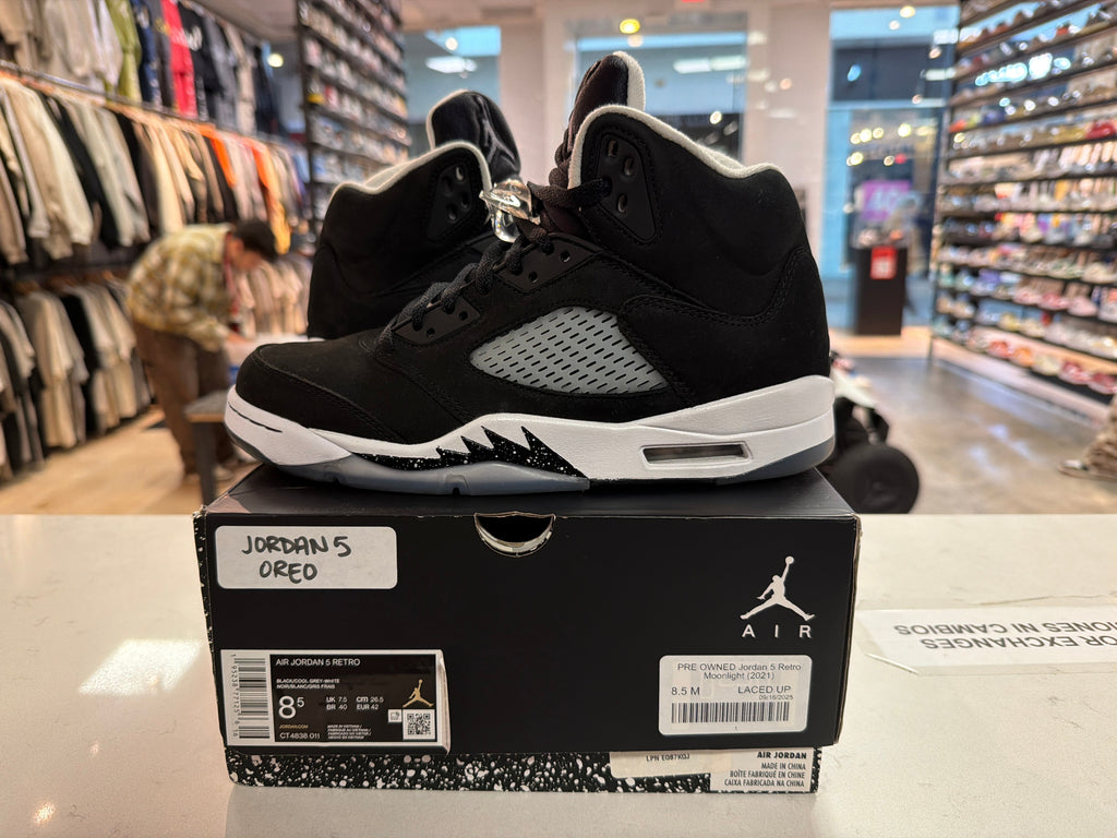 PRE OWNED Jordan 5 Retro Moonlight (2021)