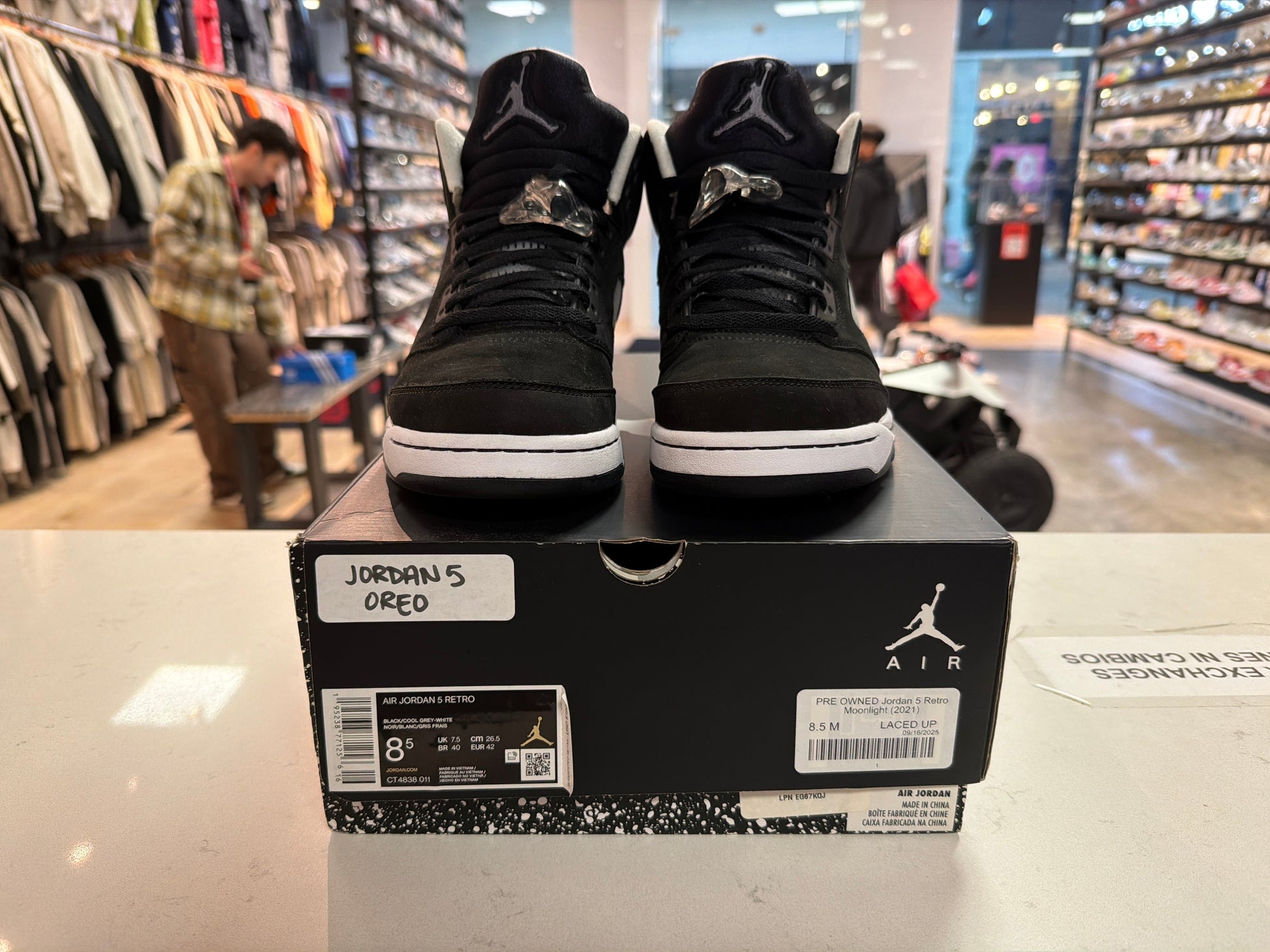 PRE OWNED Jordan 5 Retro Moonlight (2021)
